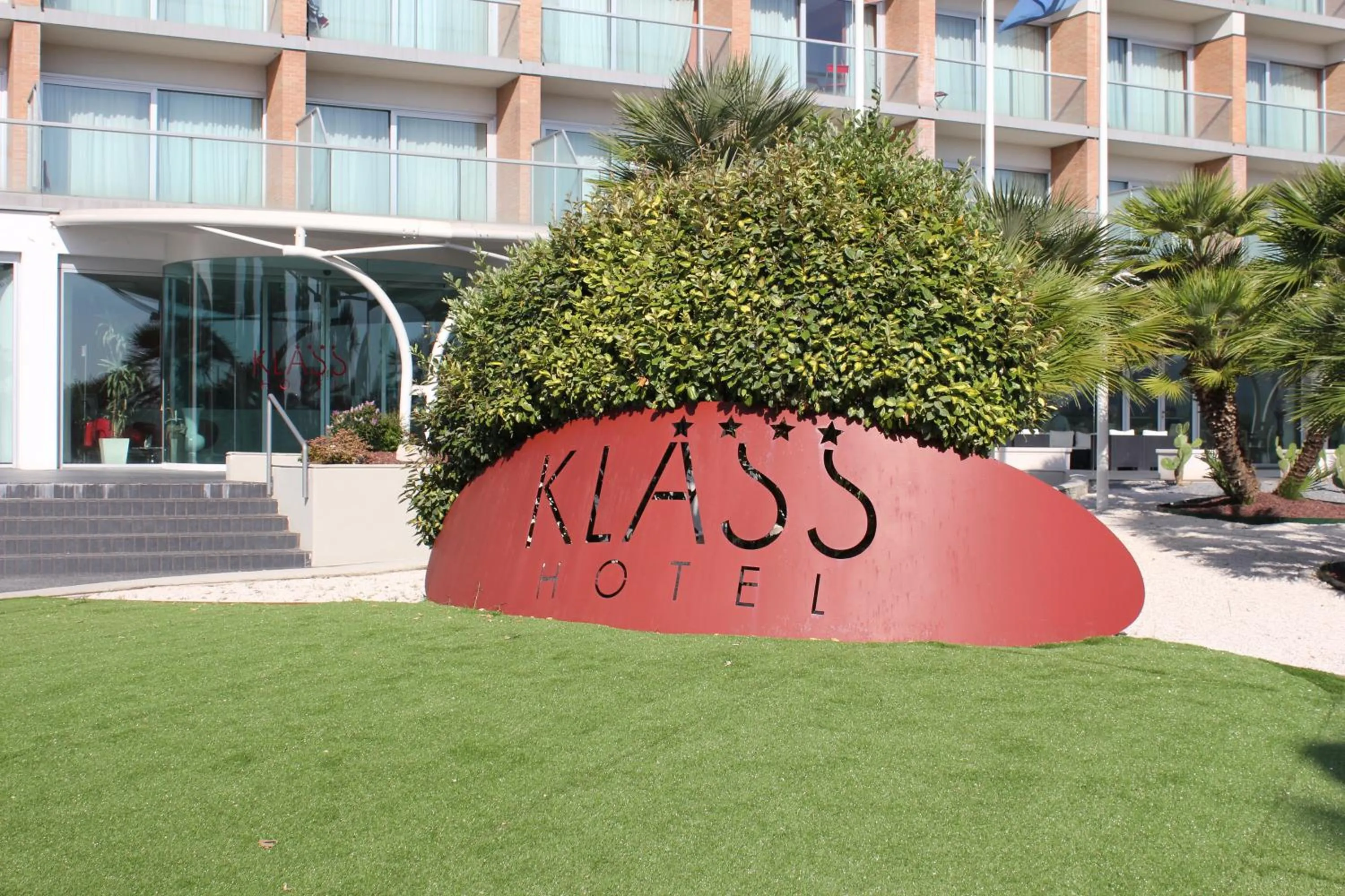Facade/entrance in Klass Hotel
