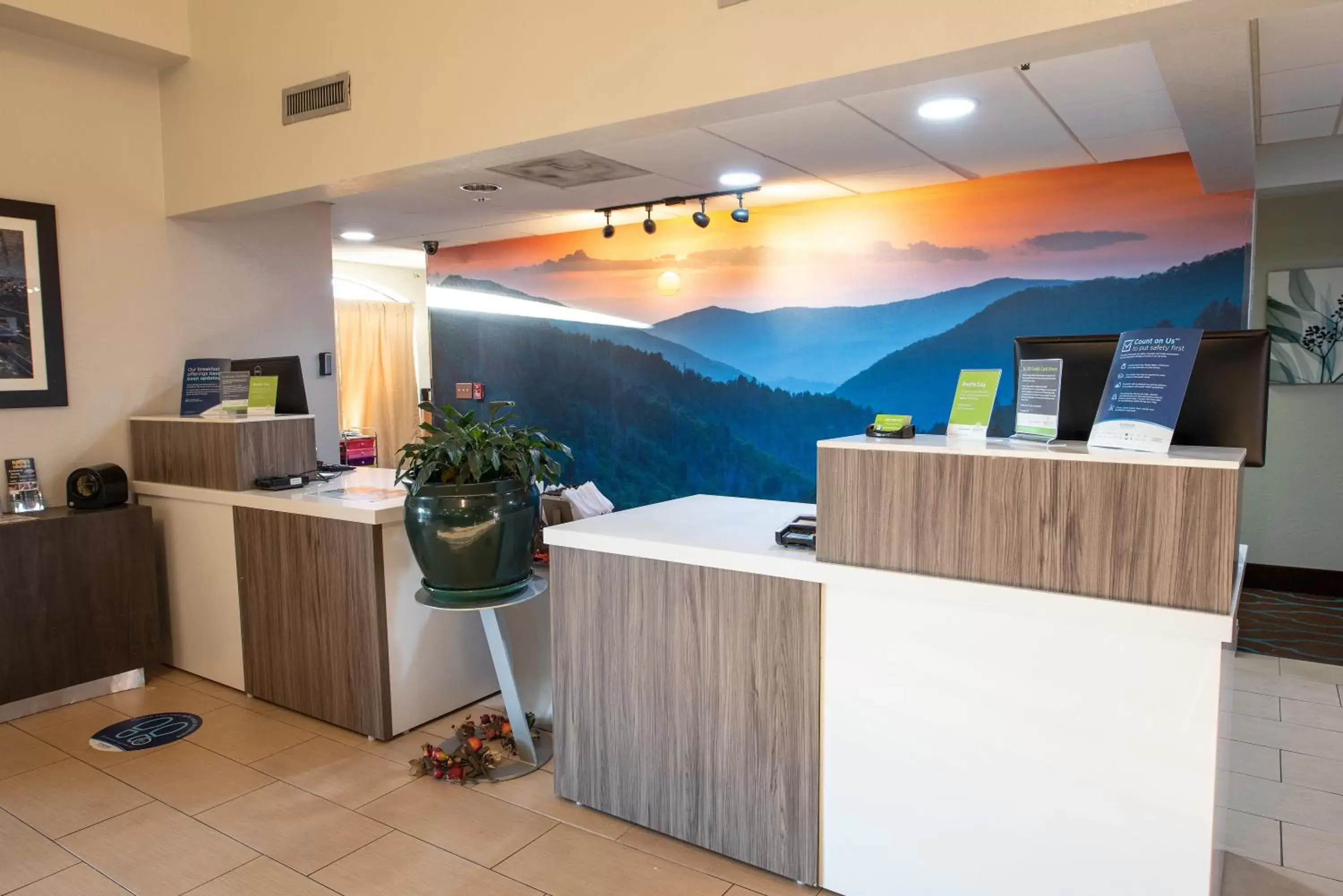 Lobby or reception in La Quinta by Wyndham Sevierville / Kodak