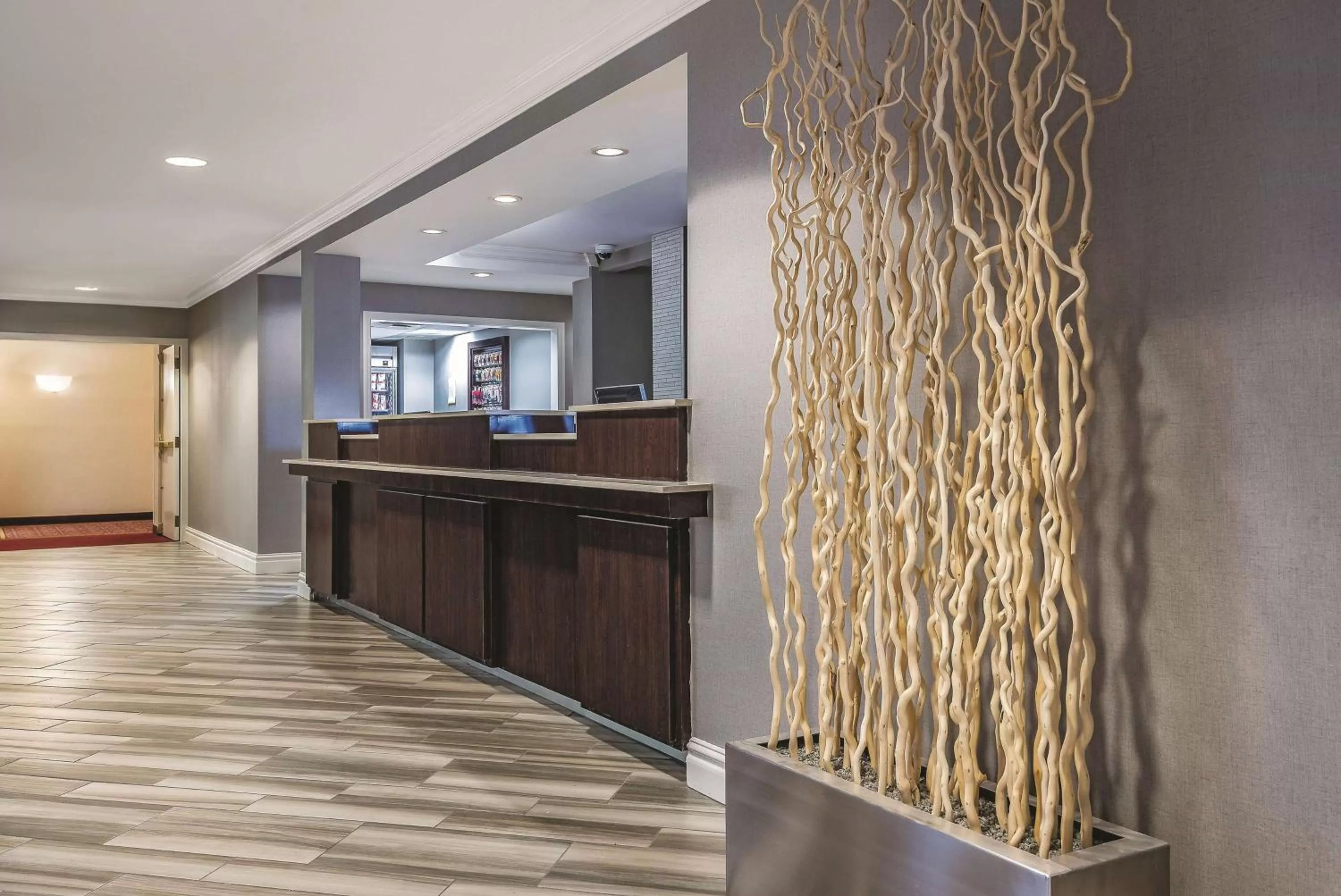 Lobby or reception in La Quinta Inn & Suites by Wyndham University Area Chapel Hill