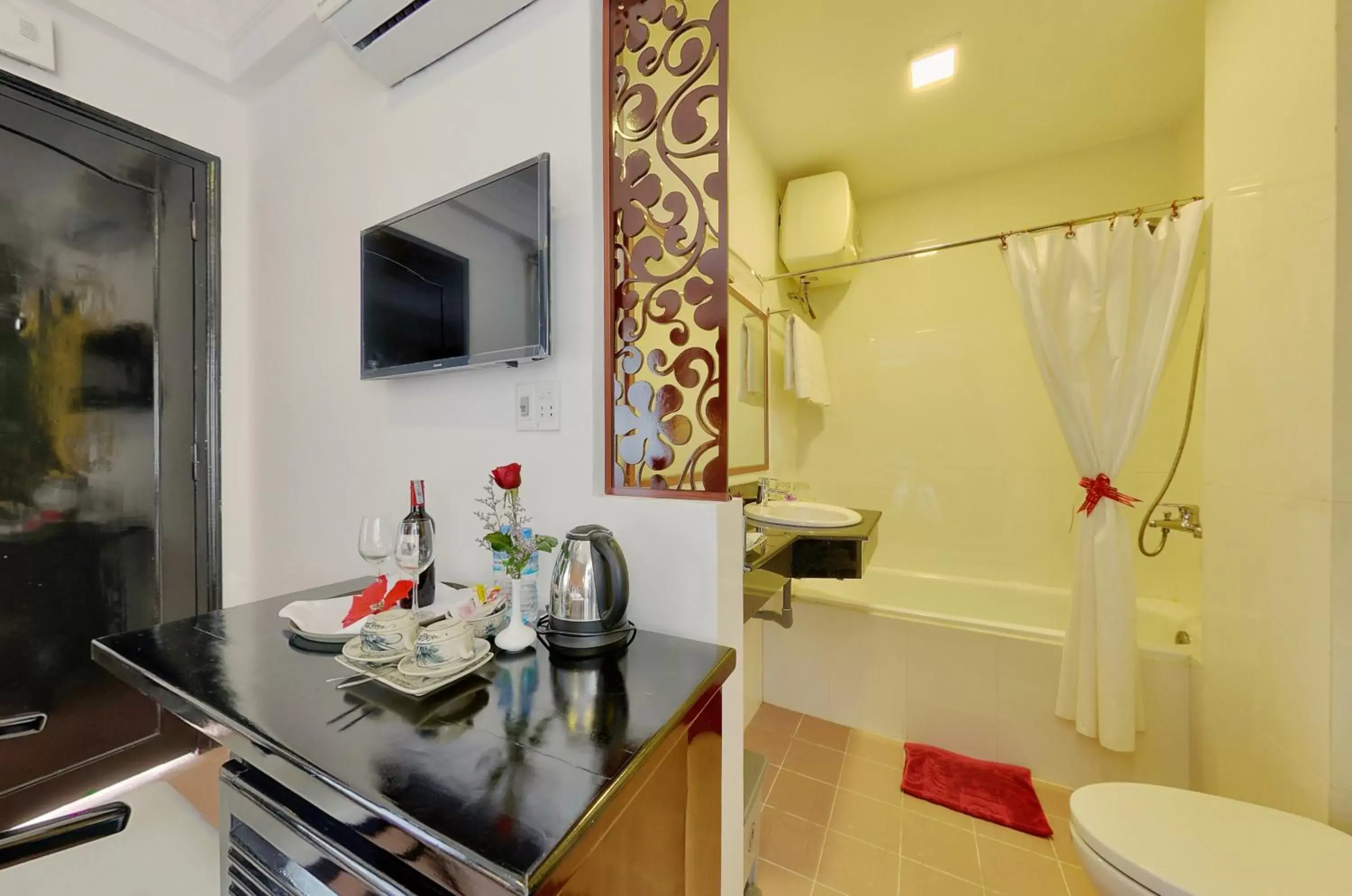Bathroom in Hai Yen Hotel