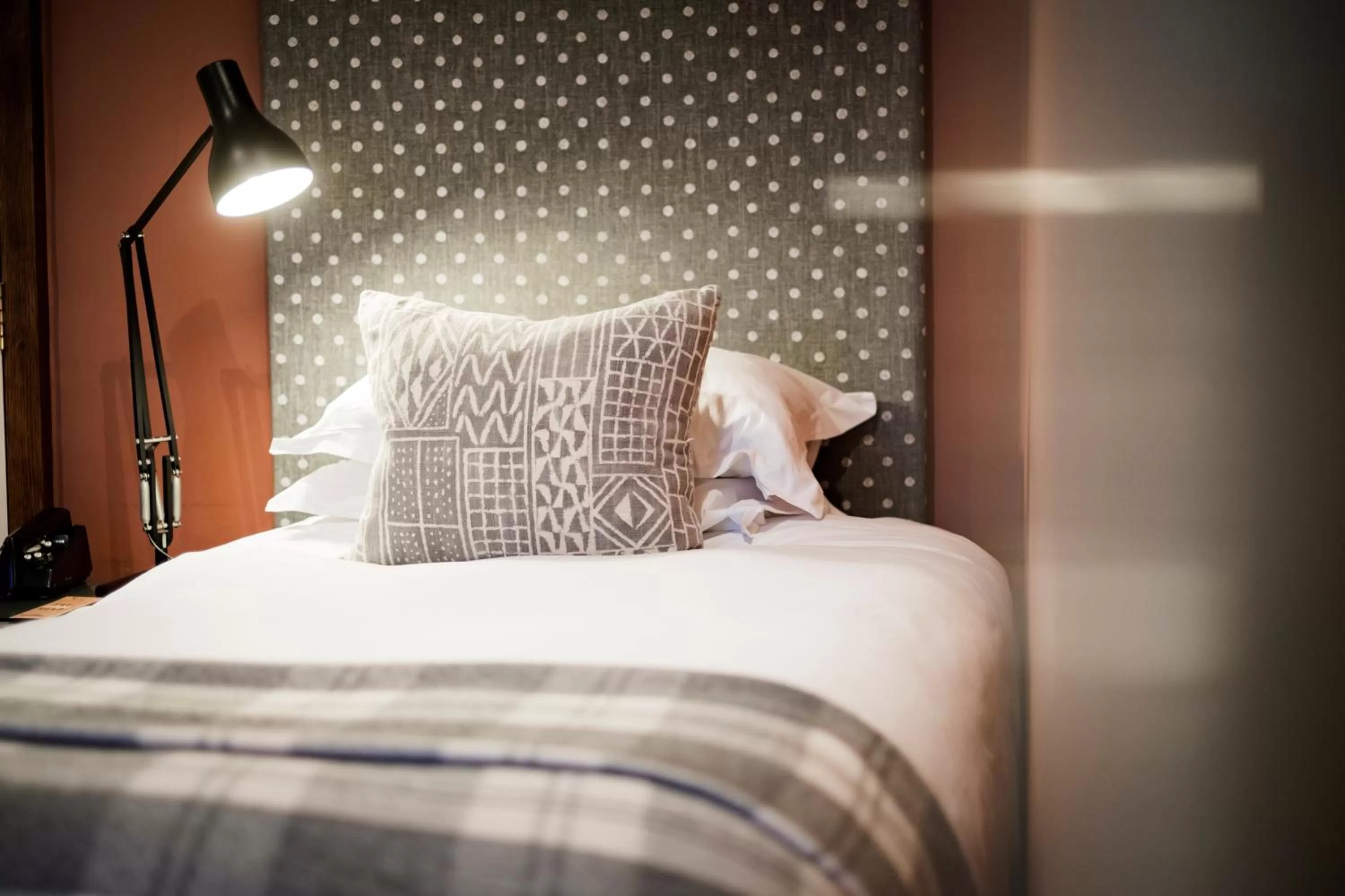 Bed in The Bear Of Rodborough Hotel