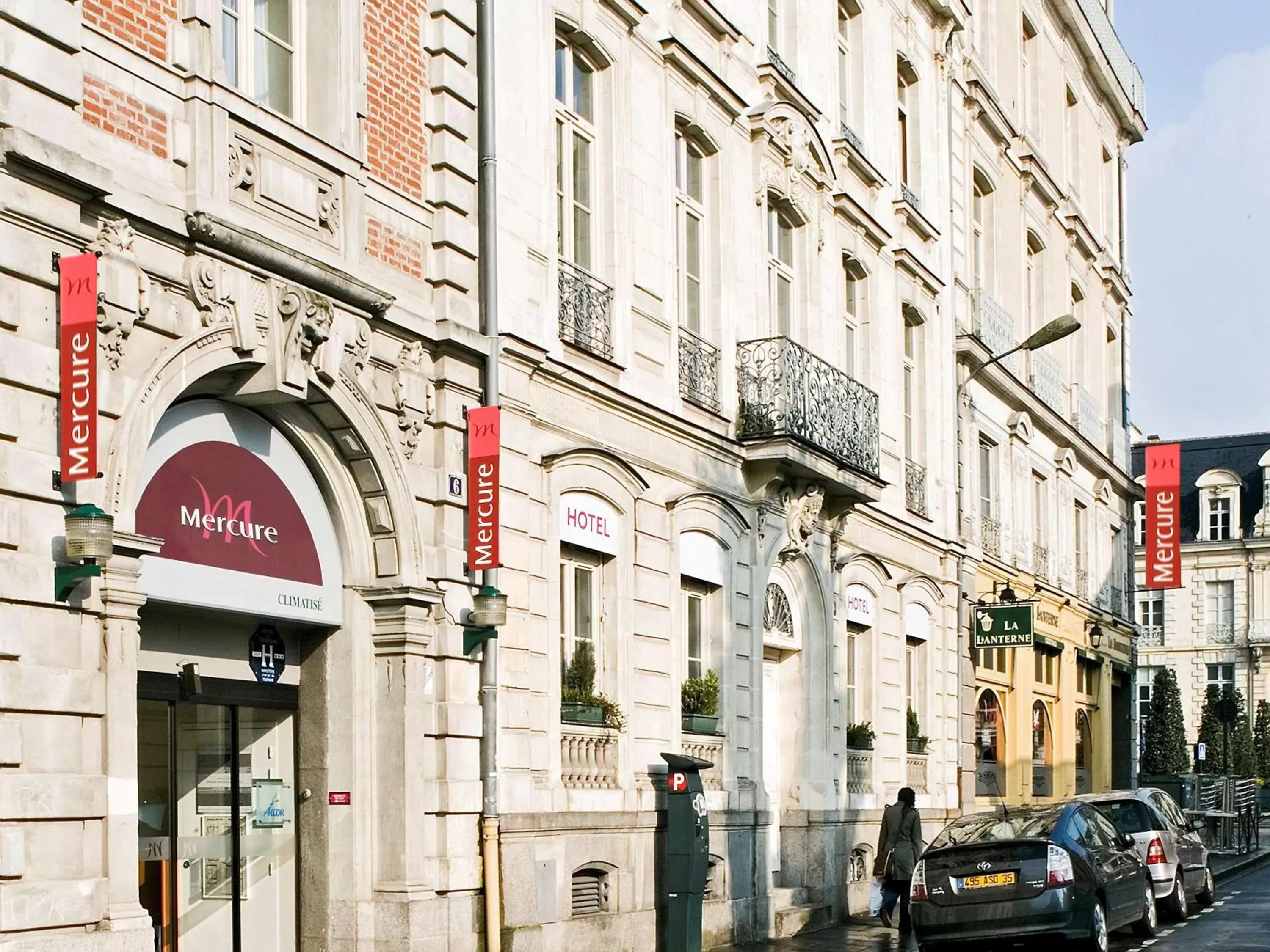 Property Building in Mercure Rennes Centre Place Bretagne