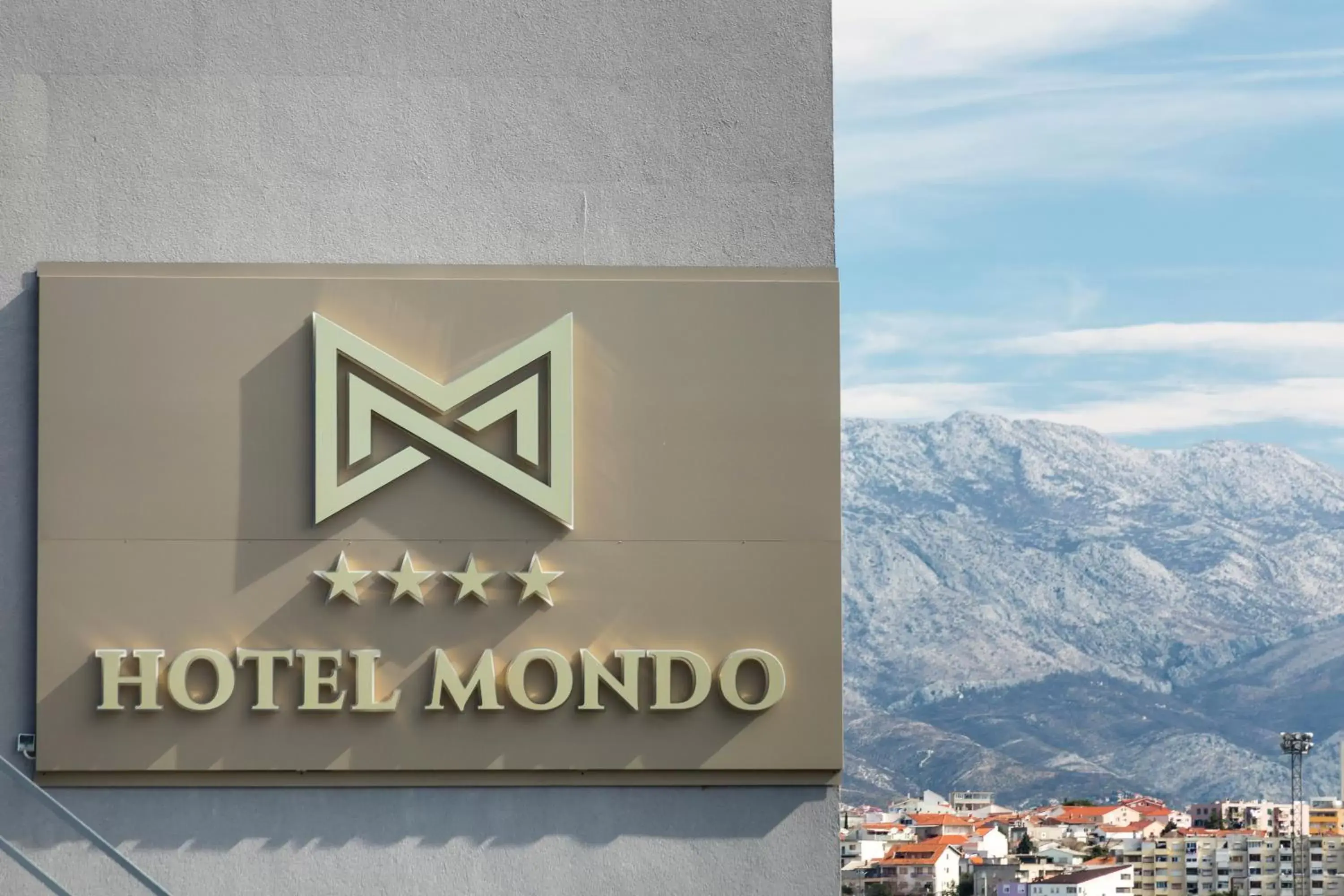 Property building in Hotel Mondo