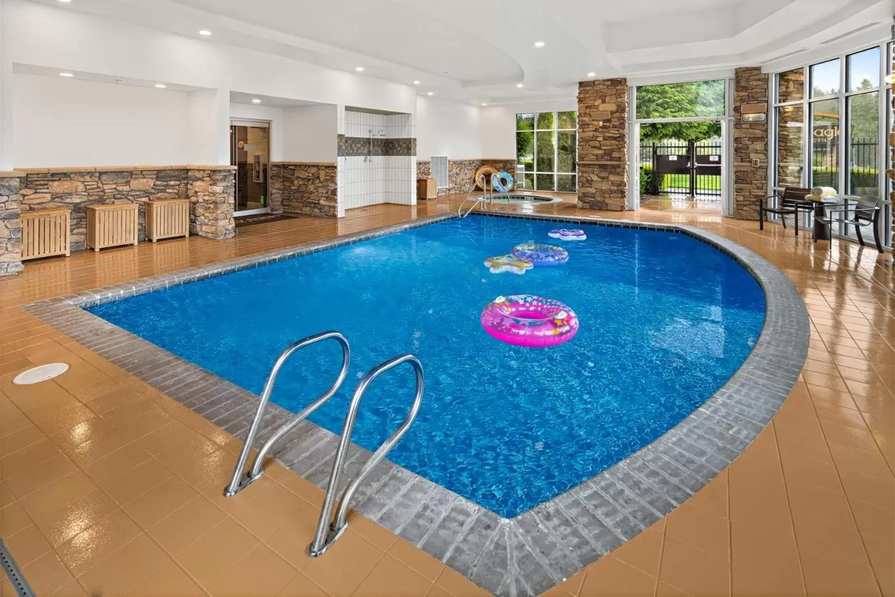 Swimming pool in Lucky Eagle Casino & Hotel (Washington) Swimming pool in Lucky Eagle Casino & Hotel (Washington)