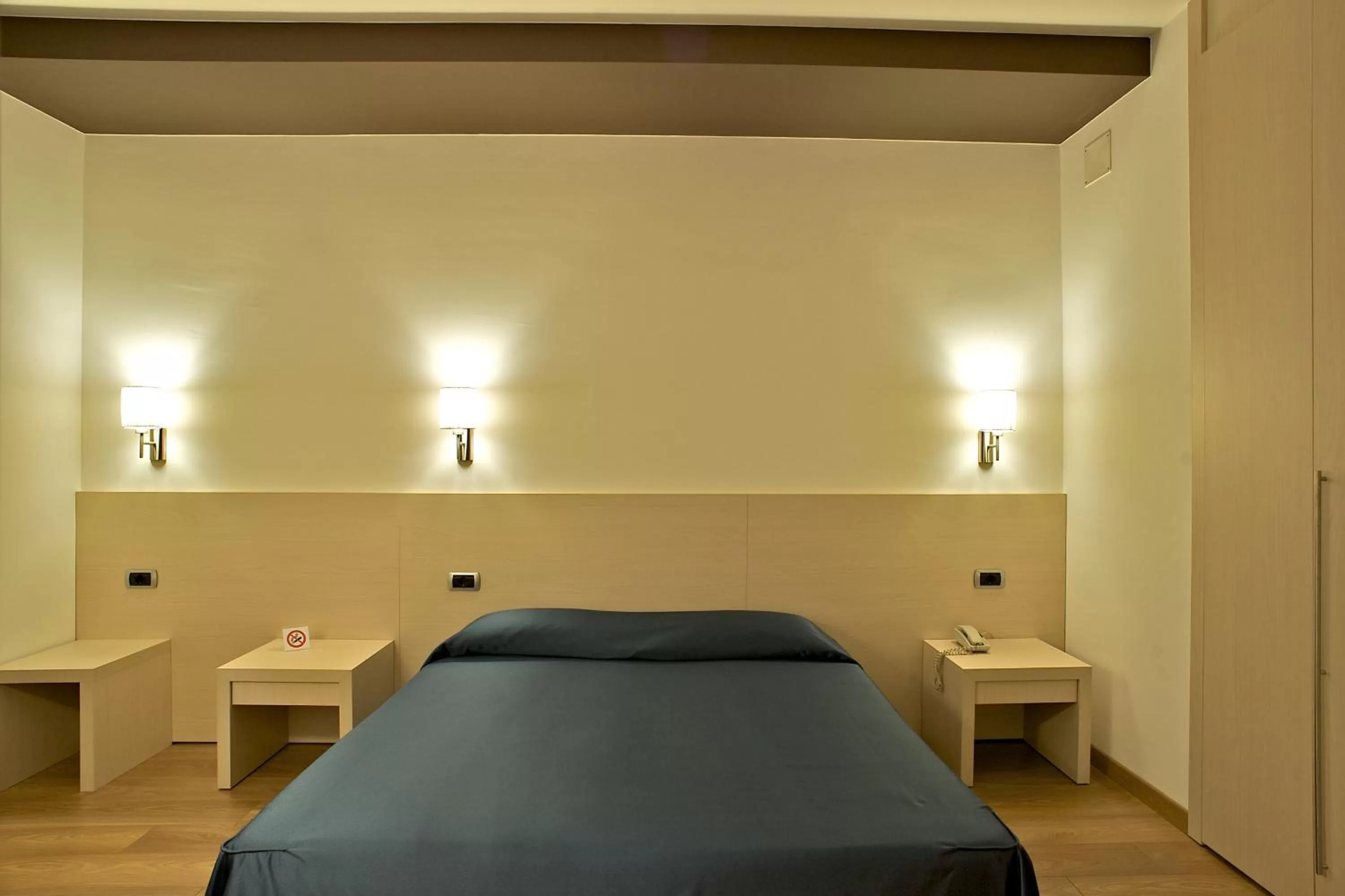 Bedroom, Bed in Sam Hotel