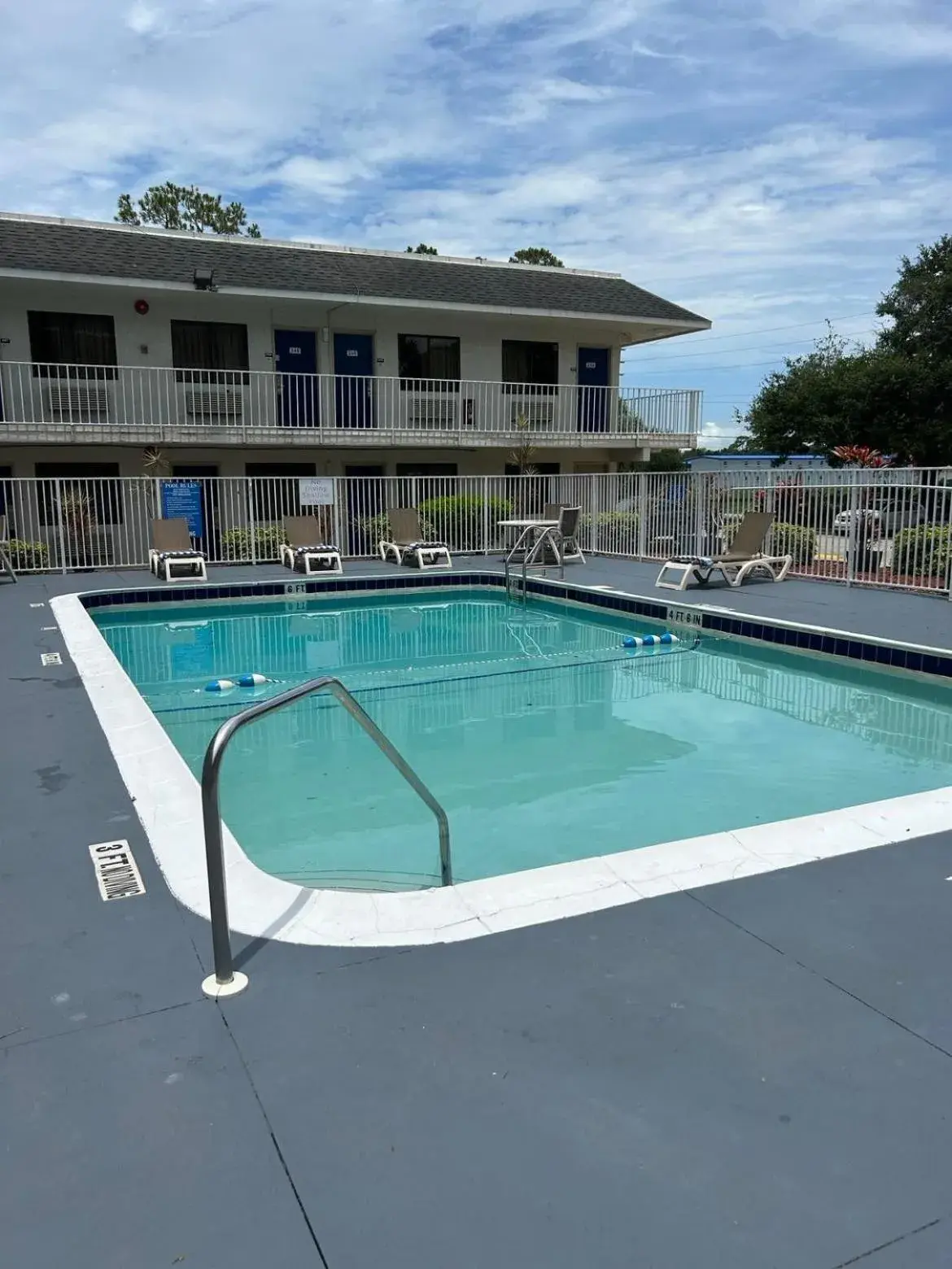 Swimming pool in Motel 6-Lakeland, FL Swimming pool in Motel 6-Lakeland, FL
