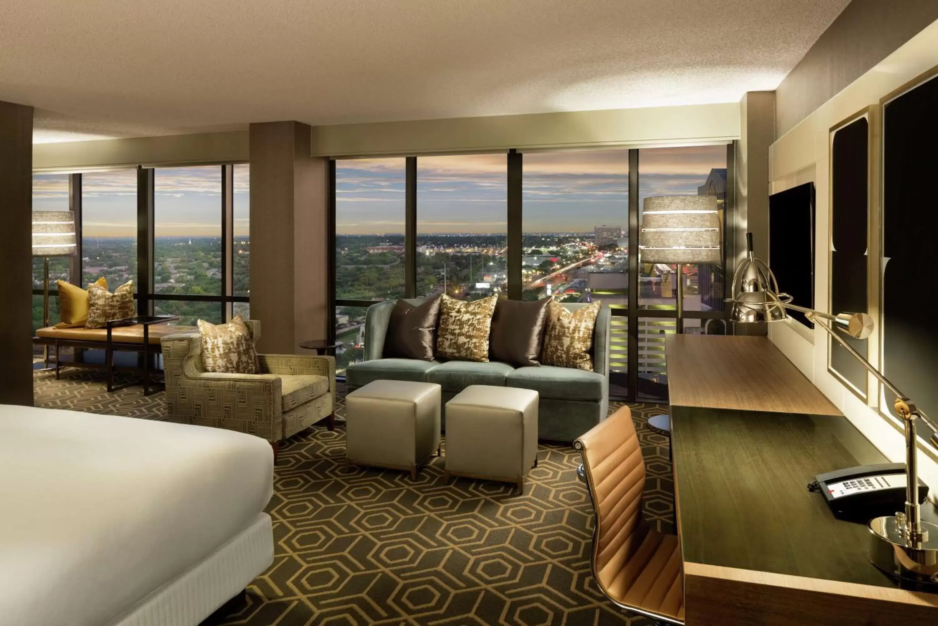 Bedroom, Seating Area in DoubleTree by Hilton Hotel Dallas Campbell Centre