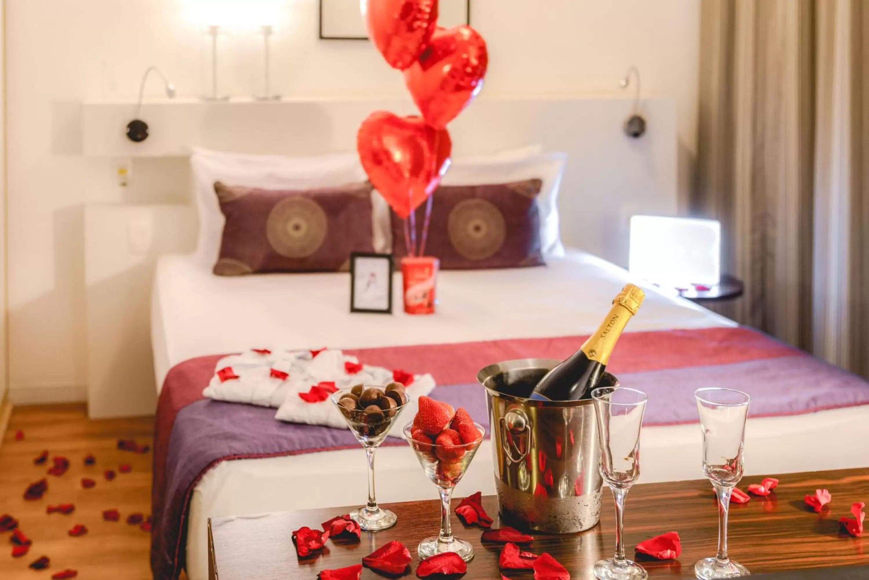 Decorative detail, Bed in Comfort Suites Alphaville Decorative detail, Bed in Comfort Suites Alphaville