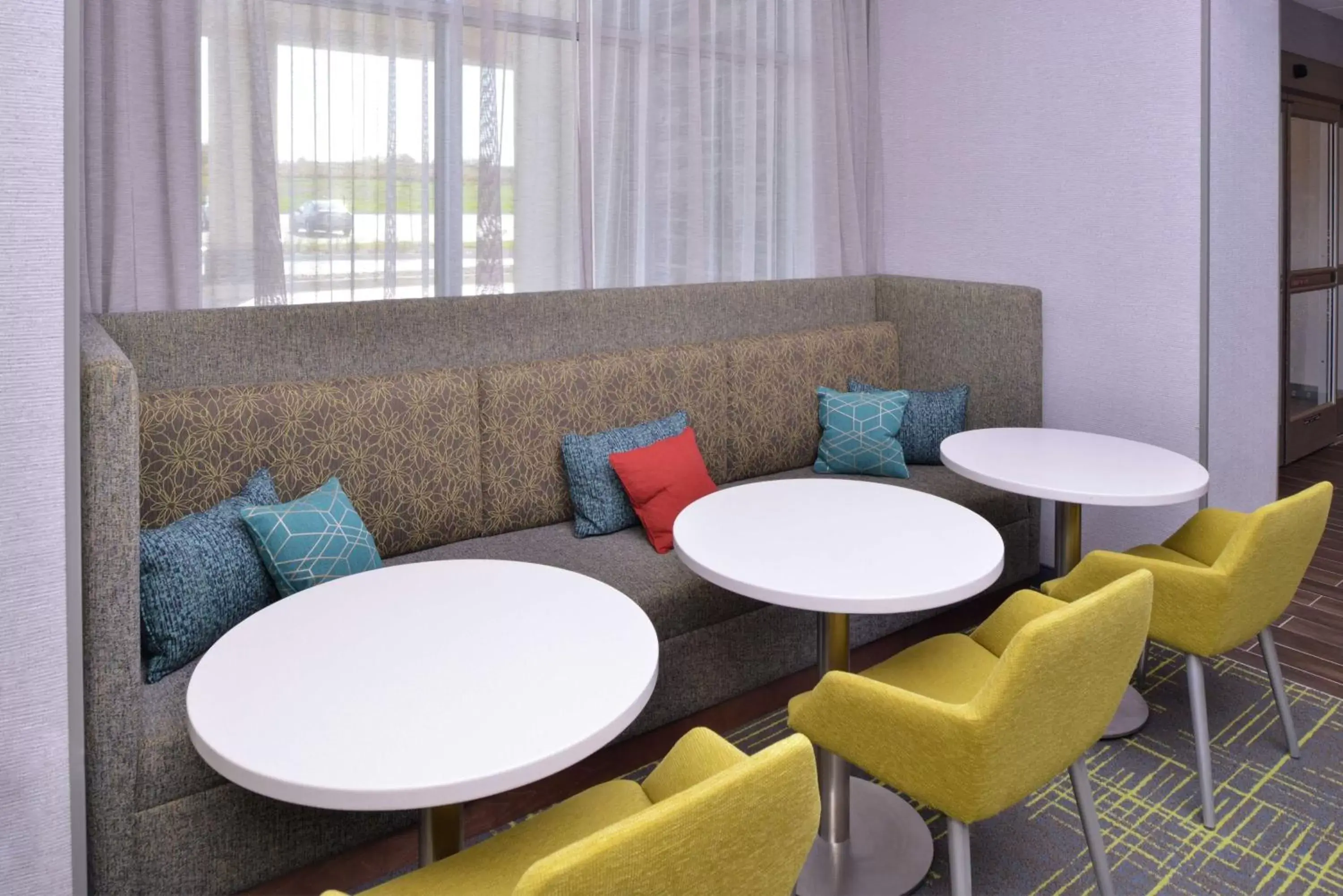 Breakfast, Seating Area in Hampton Inn Lakeville Minneapolis, Mn