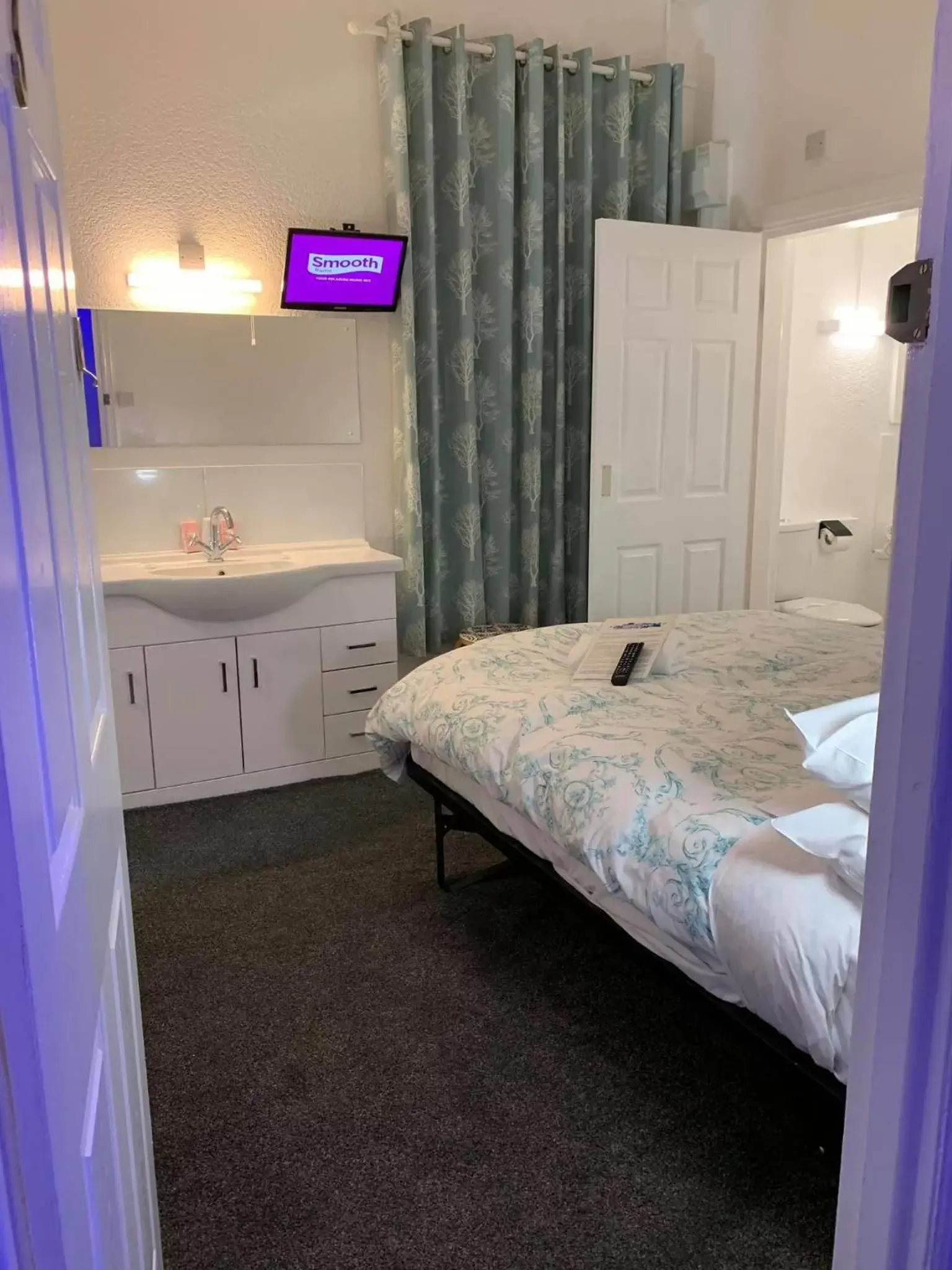 Bedroom, Bed in Danescourt Lodge