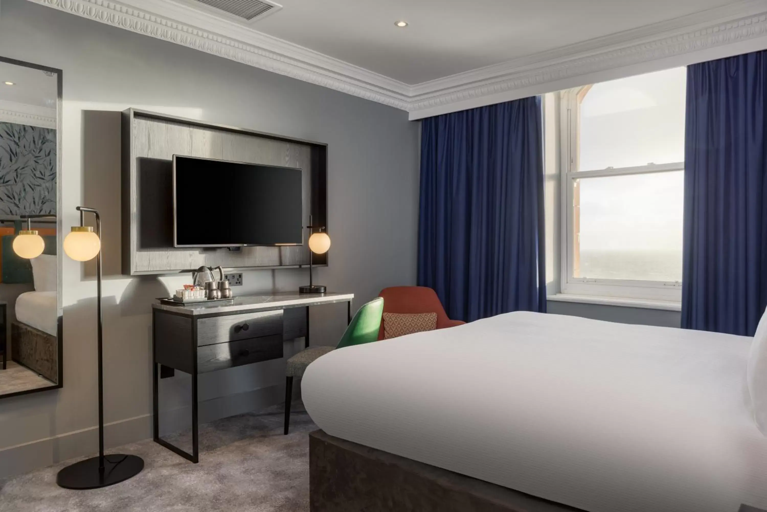 Suite with One King Bed and Sea View in DoubleTree By Hilton Brighton Metropole