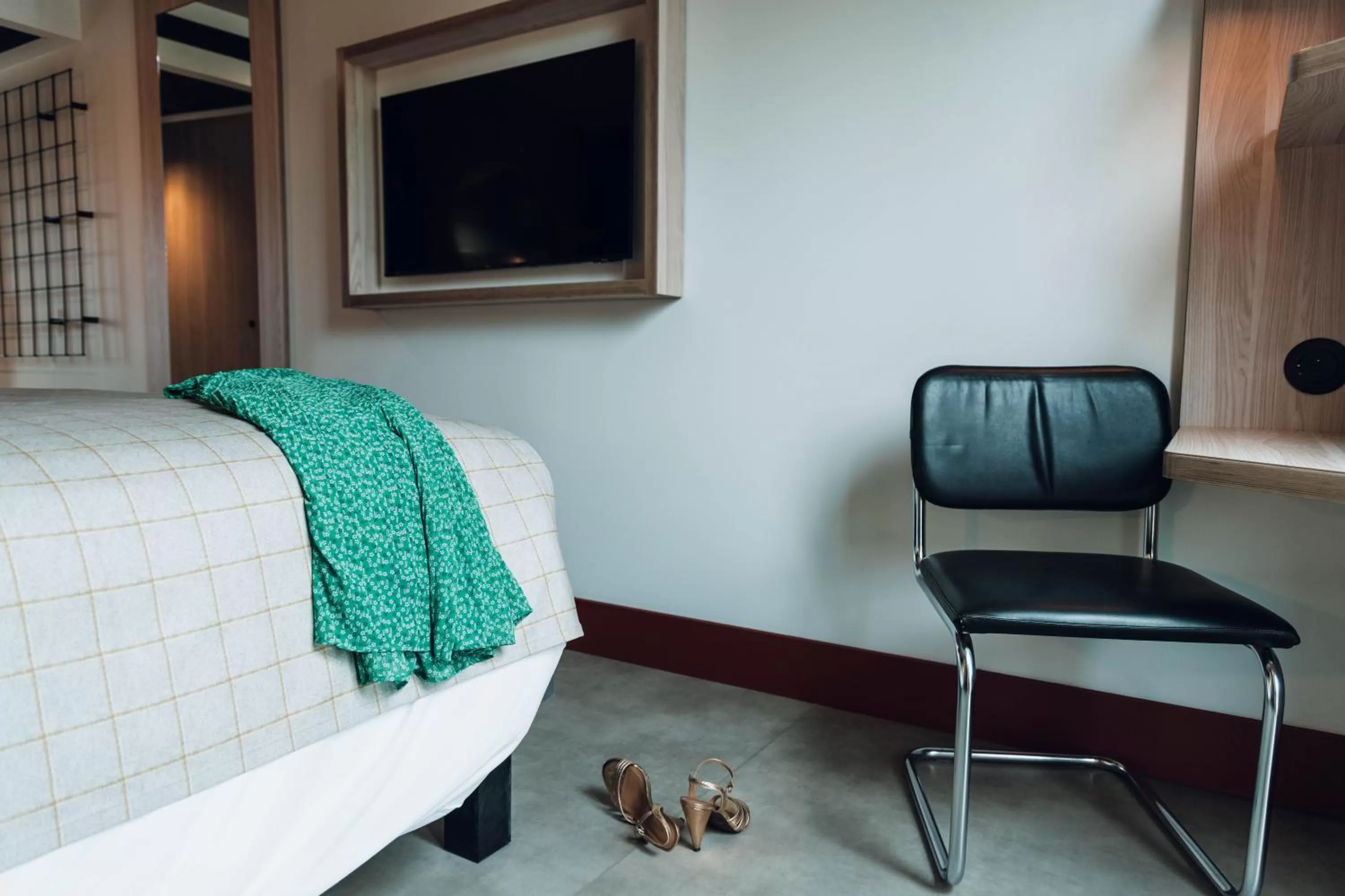 Toilet, Bed in greet Hotel La Rochelle Centre