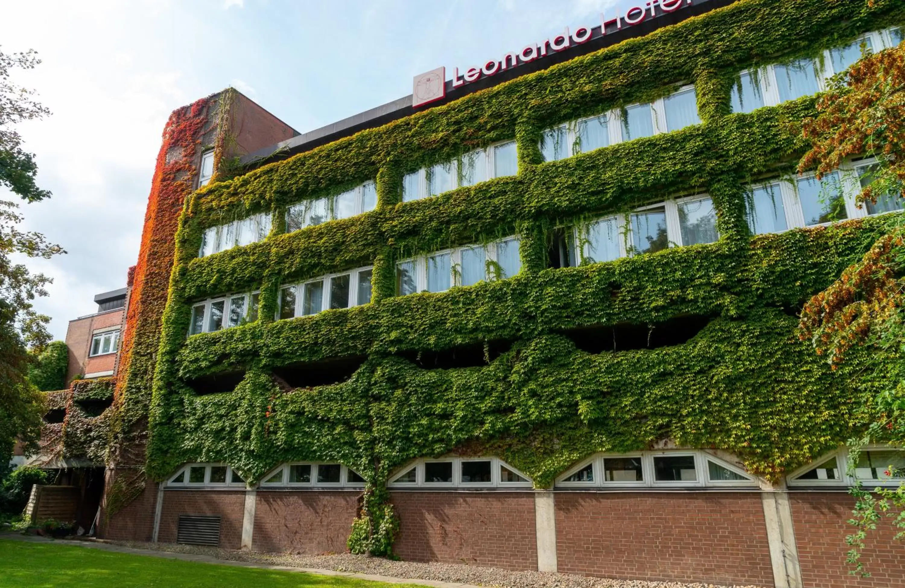 Property Building in Leonardo Hotel Hamburg Elbbrücken