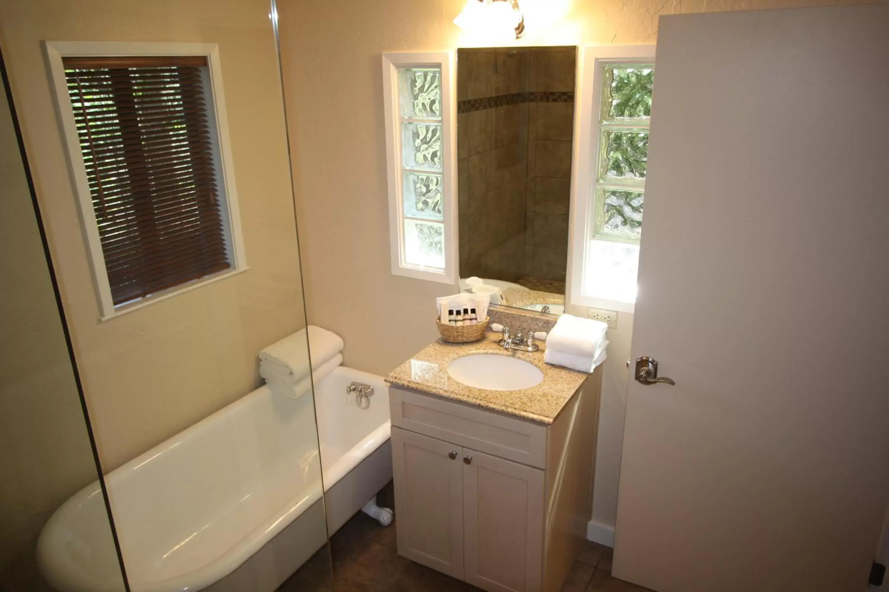 Bathroom in The Inn at Shasta Lake