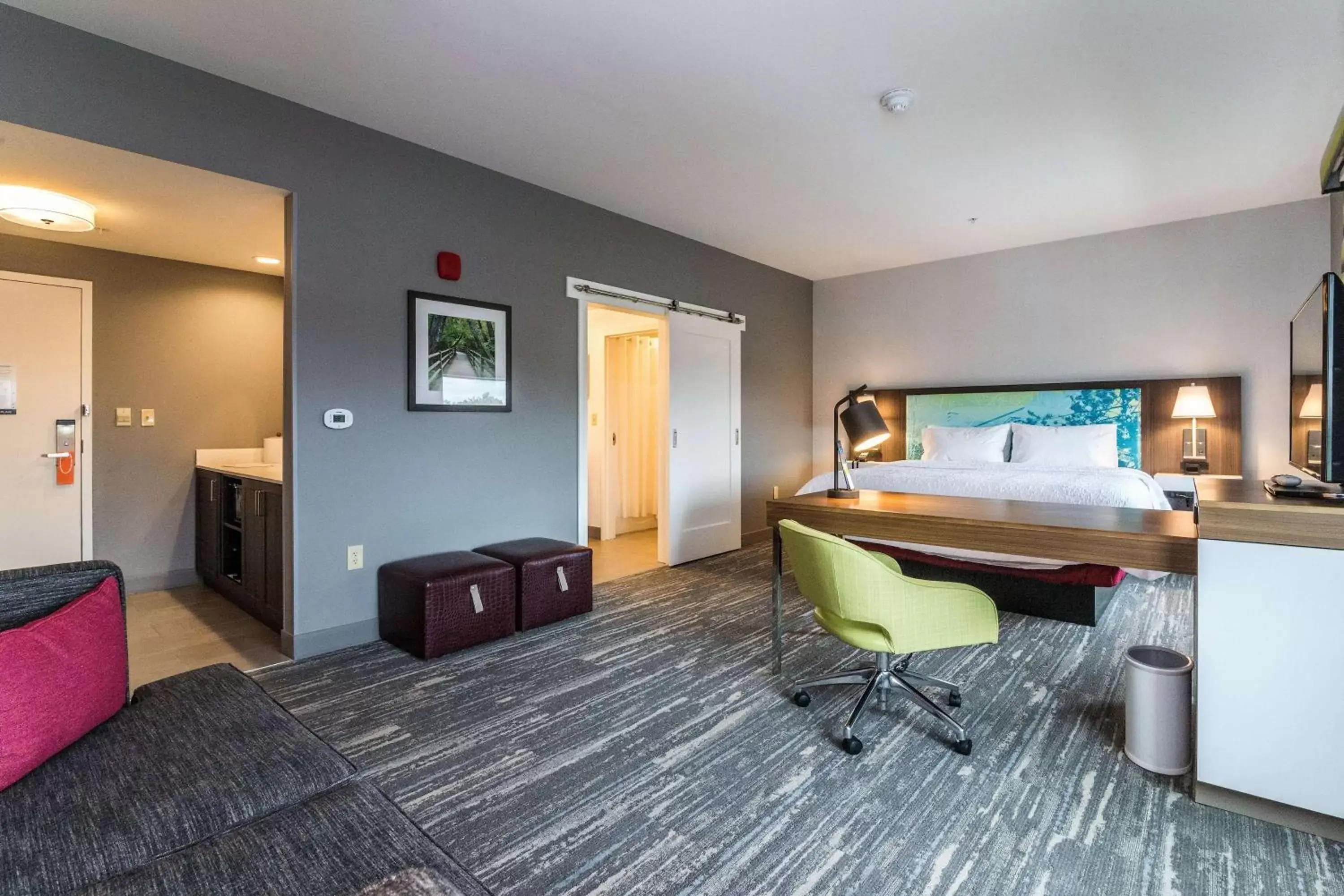 Bedroom in Hampton Inn & Suites - Allen Park