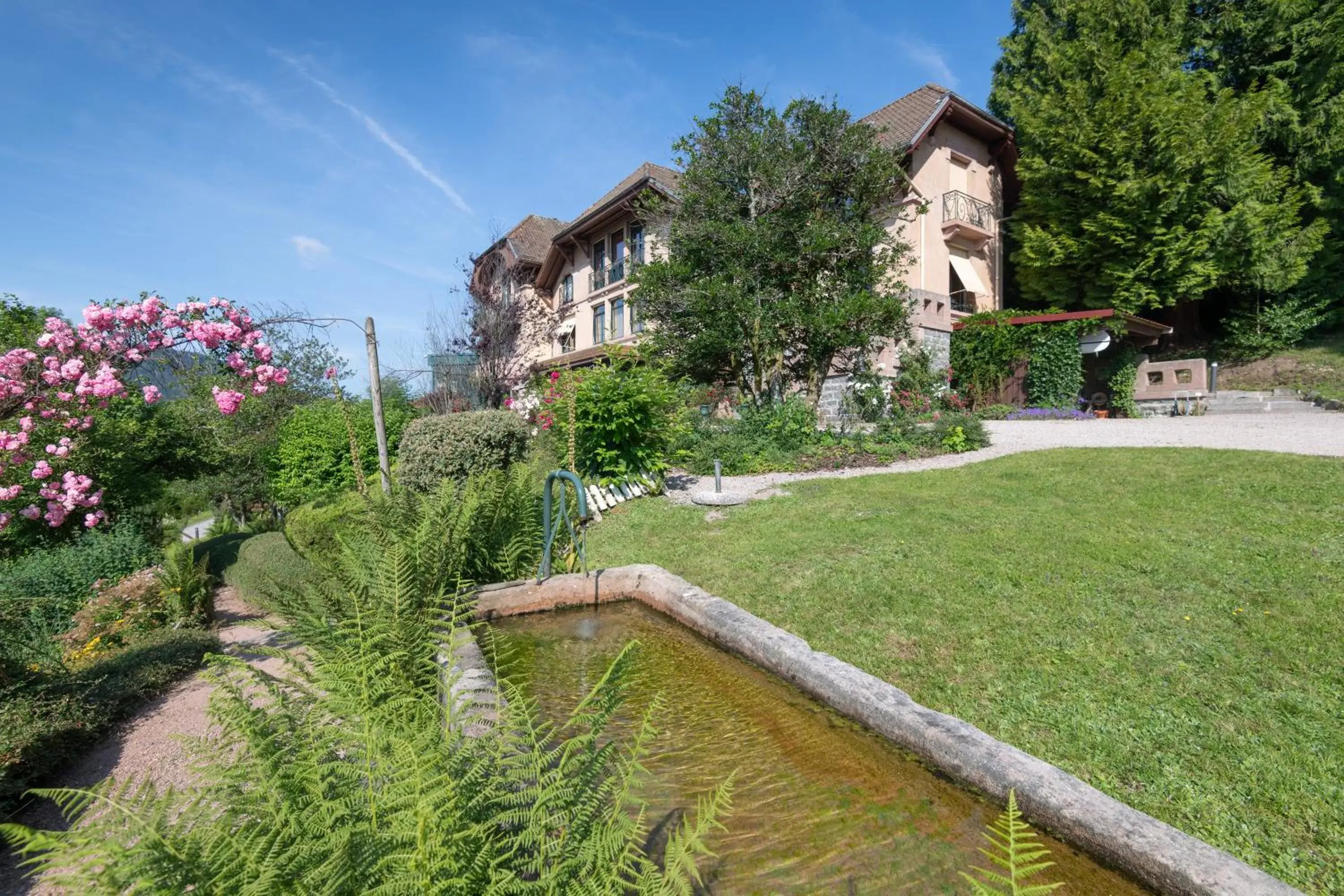 Property Building in Le Manoir Au Lac