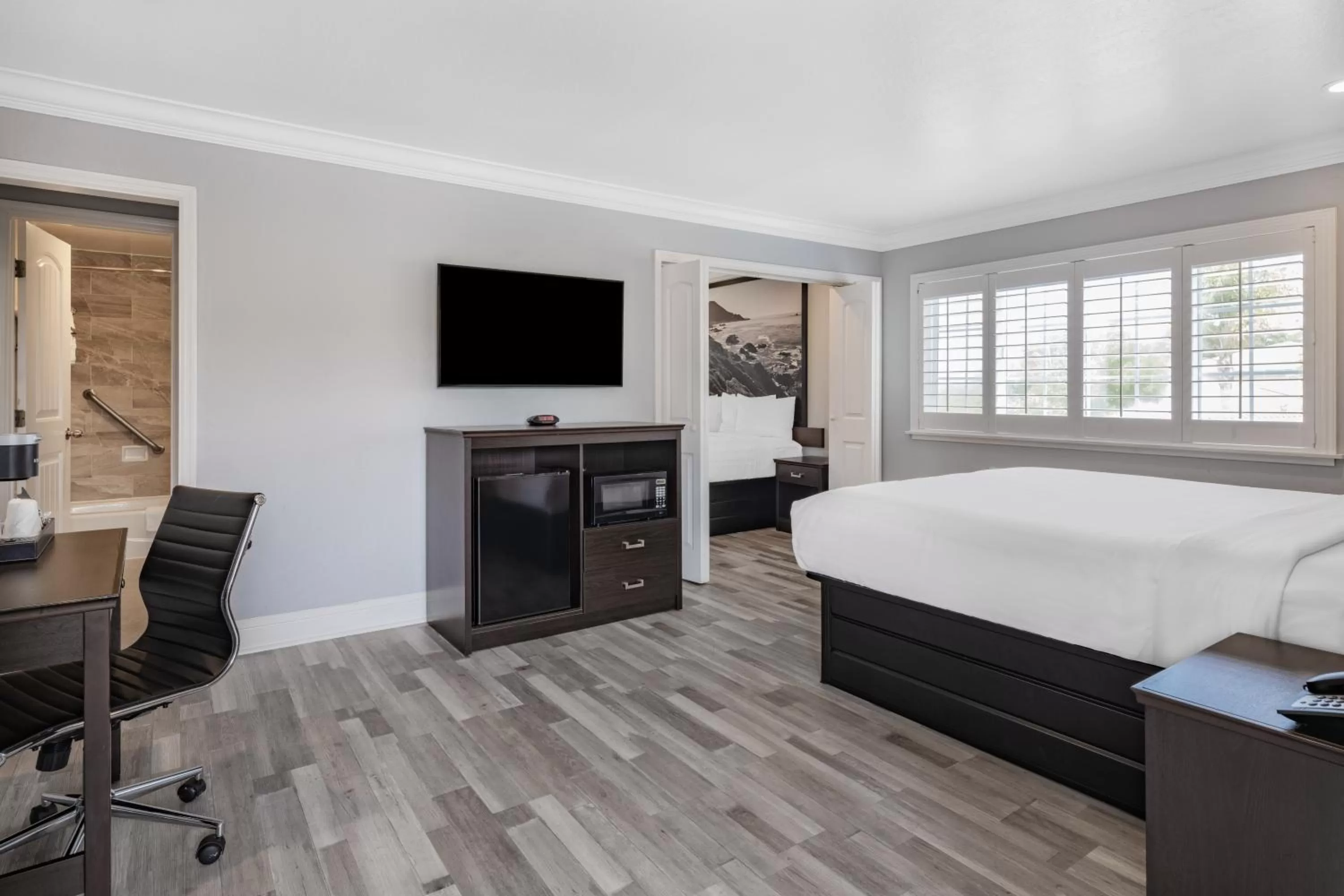 Bedroom, Bed in Aura Inn Monterey