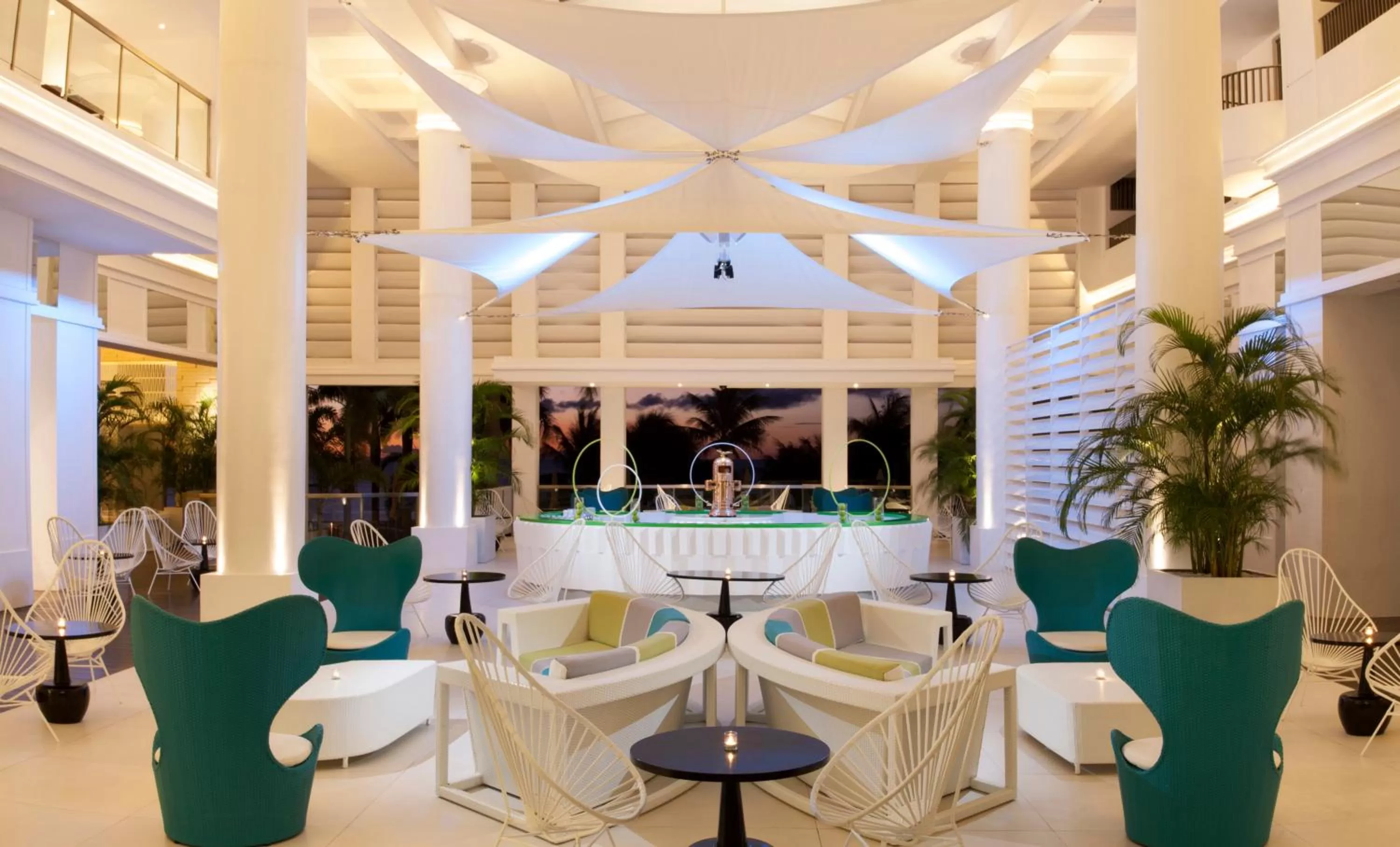 Lounge or bar in Mövenpick Hotel Mactan Island Cebu
