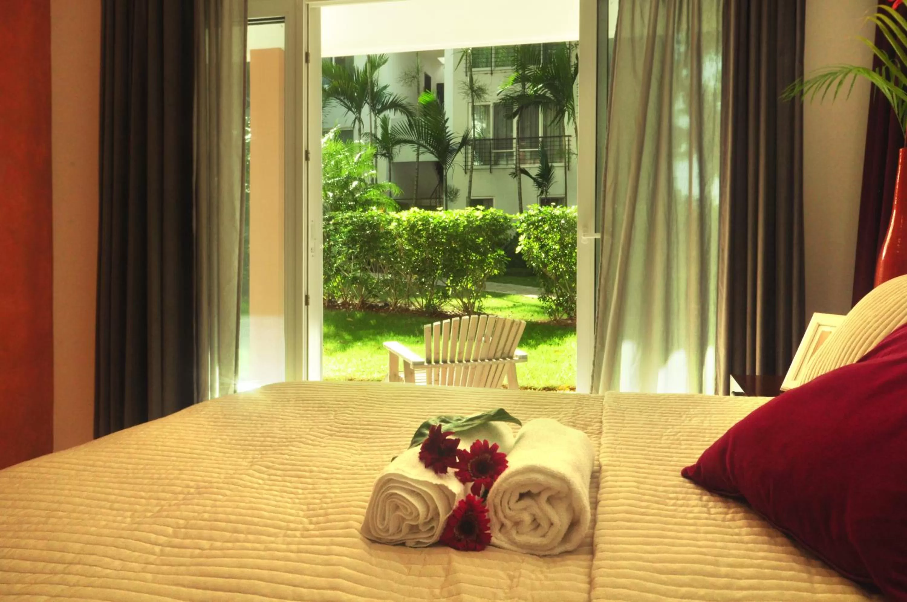 Balcony/Terrace, Bed in Instyle Residences at Infiniti Blu