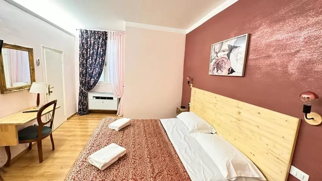 Bedroom in PICCOLO HOTEL Con Access ZTL !!! Ɲel Ƈentro Storico di Ƒirenze !!!