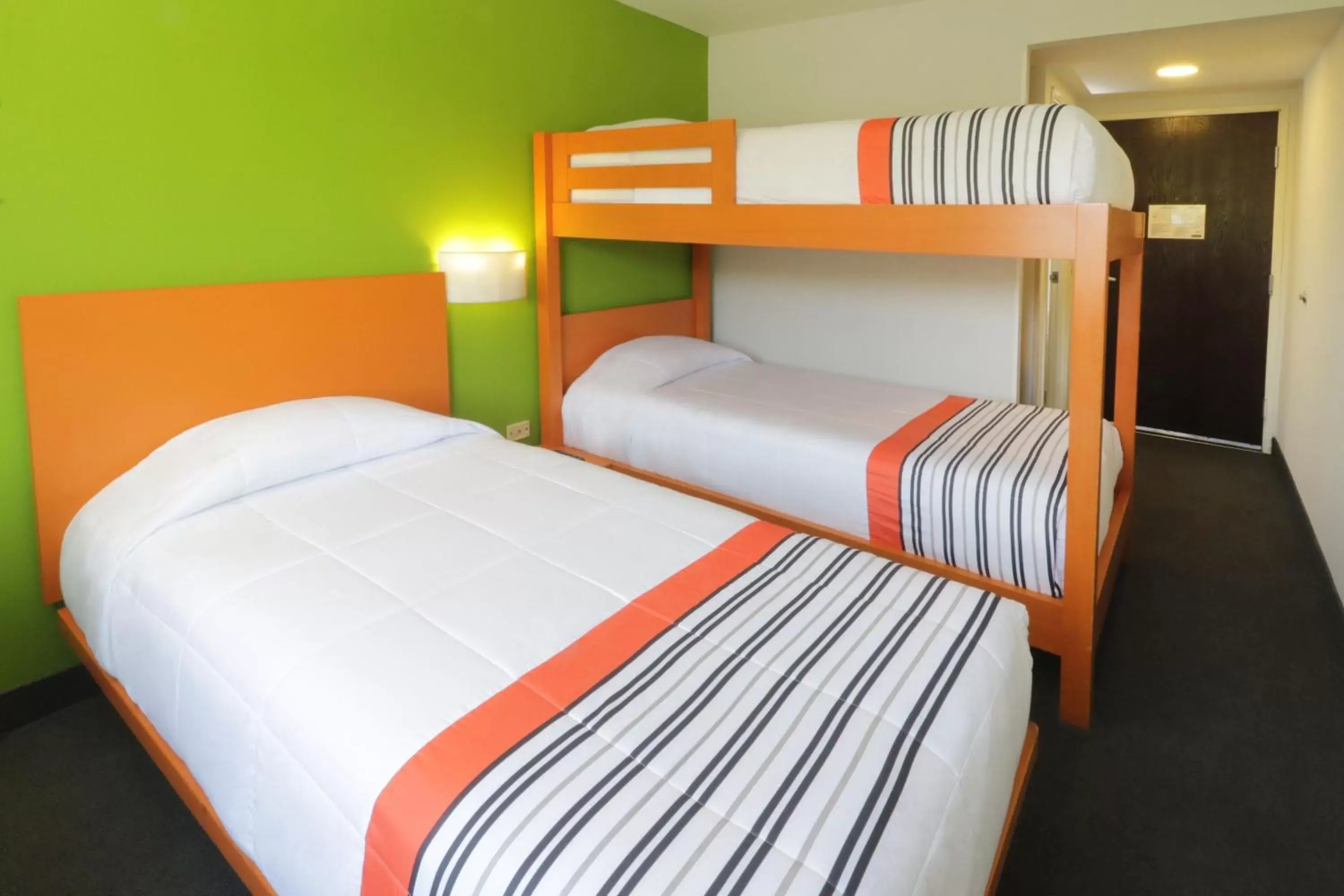 Photo of the whole room, Bunk Bed in City Express Junior by Marriott Toluca Aeropuerto