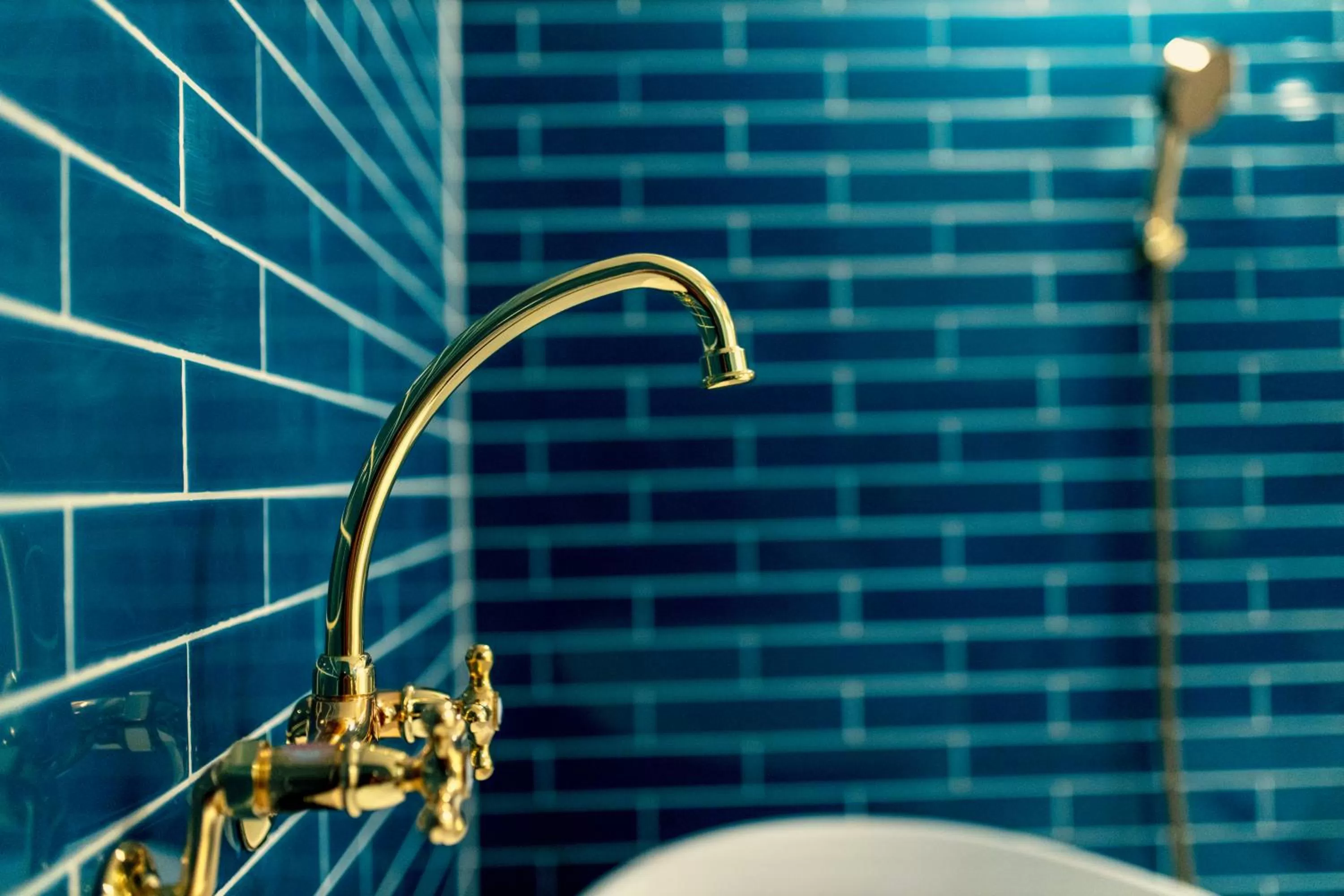 Shower in THE ROOT2 HOTEL