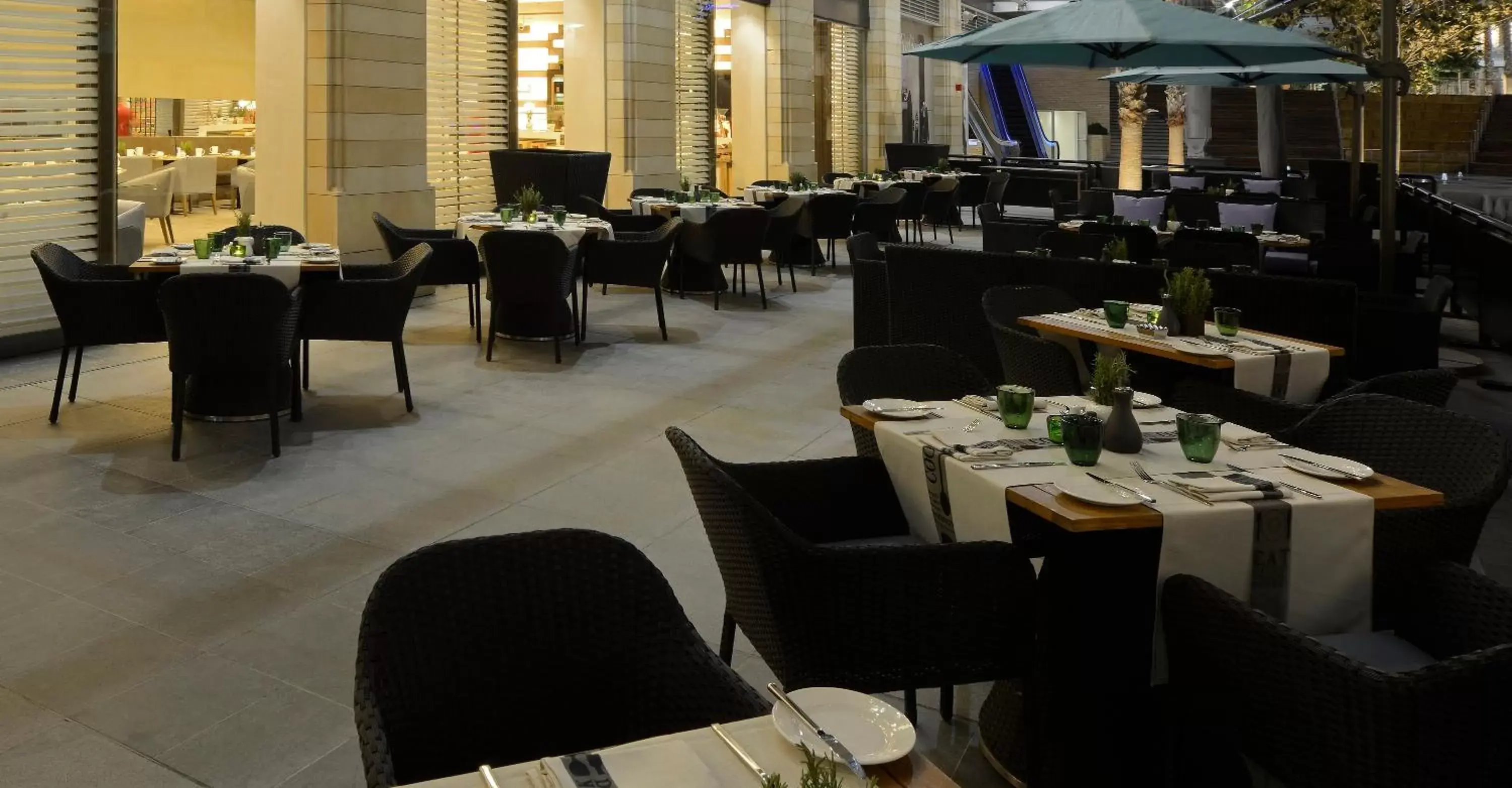 Balcony/Terrace, Restaurant/Places to Eat in The Boulevard Arjaan by Rotana