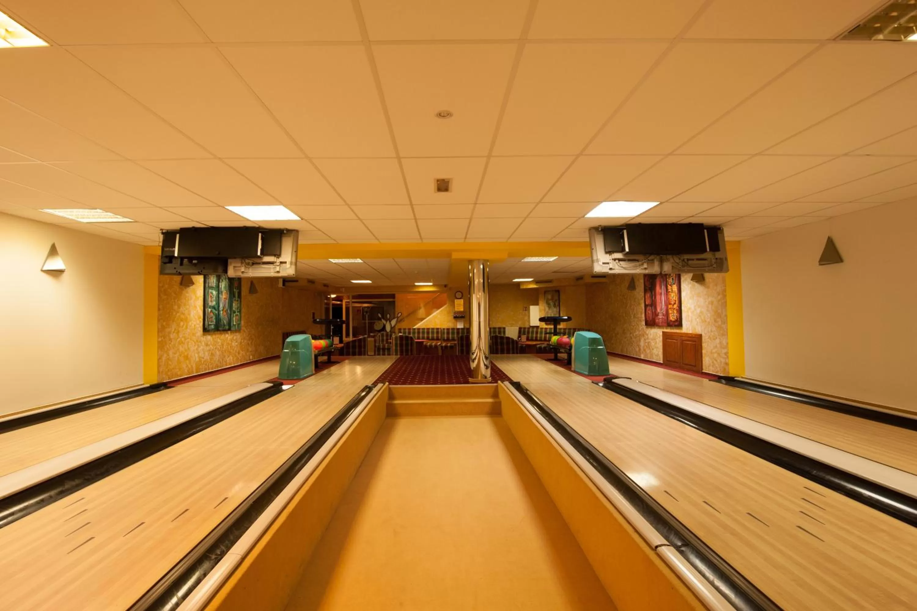 Bowling in Sport-V-Hotel