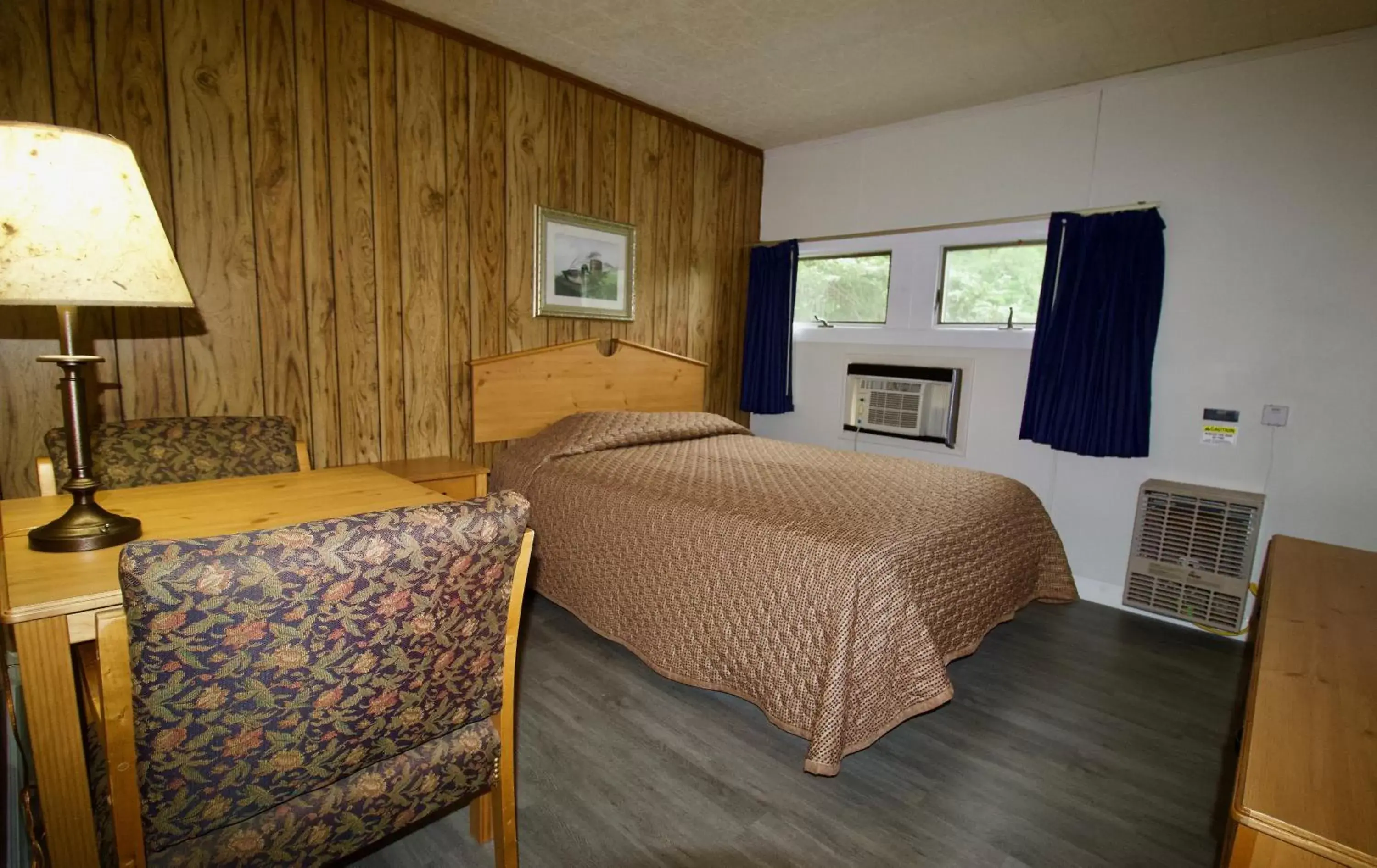 Bedroom, Bed in Oakdell Motel WATERFORD CT