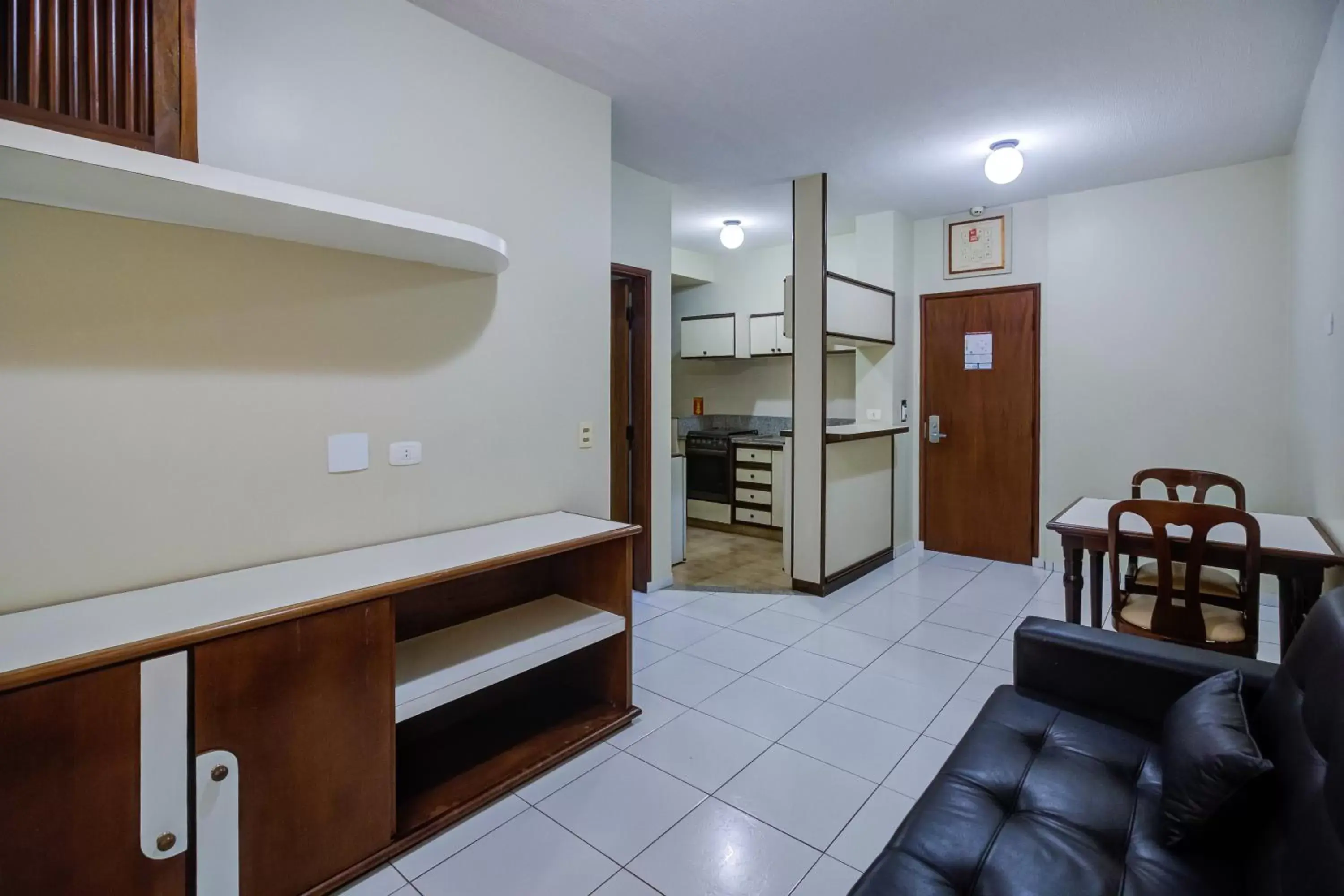 Kitchen or kitchenette, Bathroom in Slaviero Londrina Flat