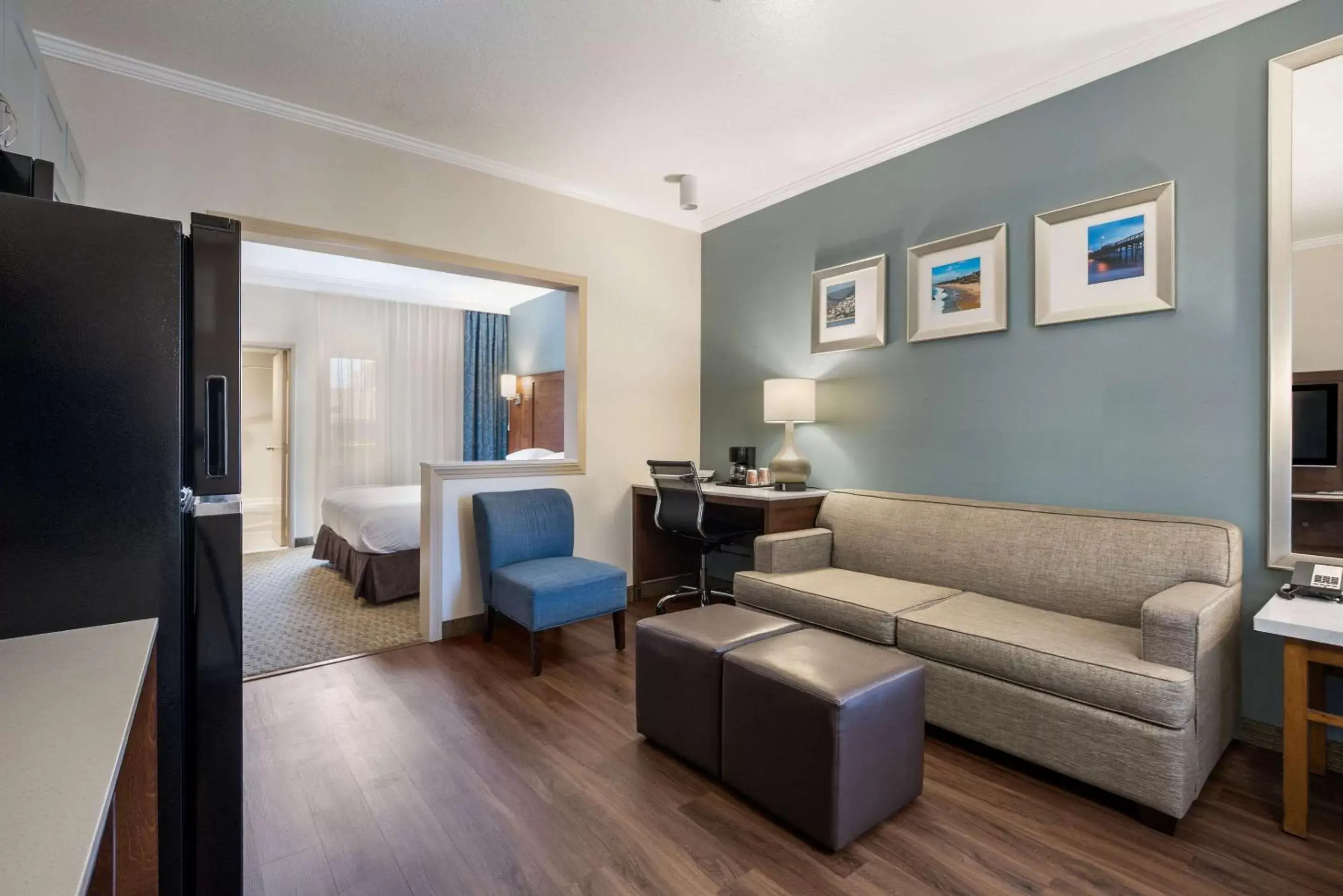 Bedroom, Seating Area in MainStay Suites John Wayne Airport, a Choice Hotel