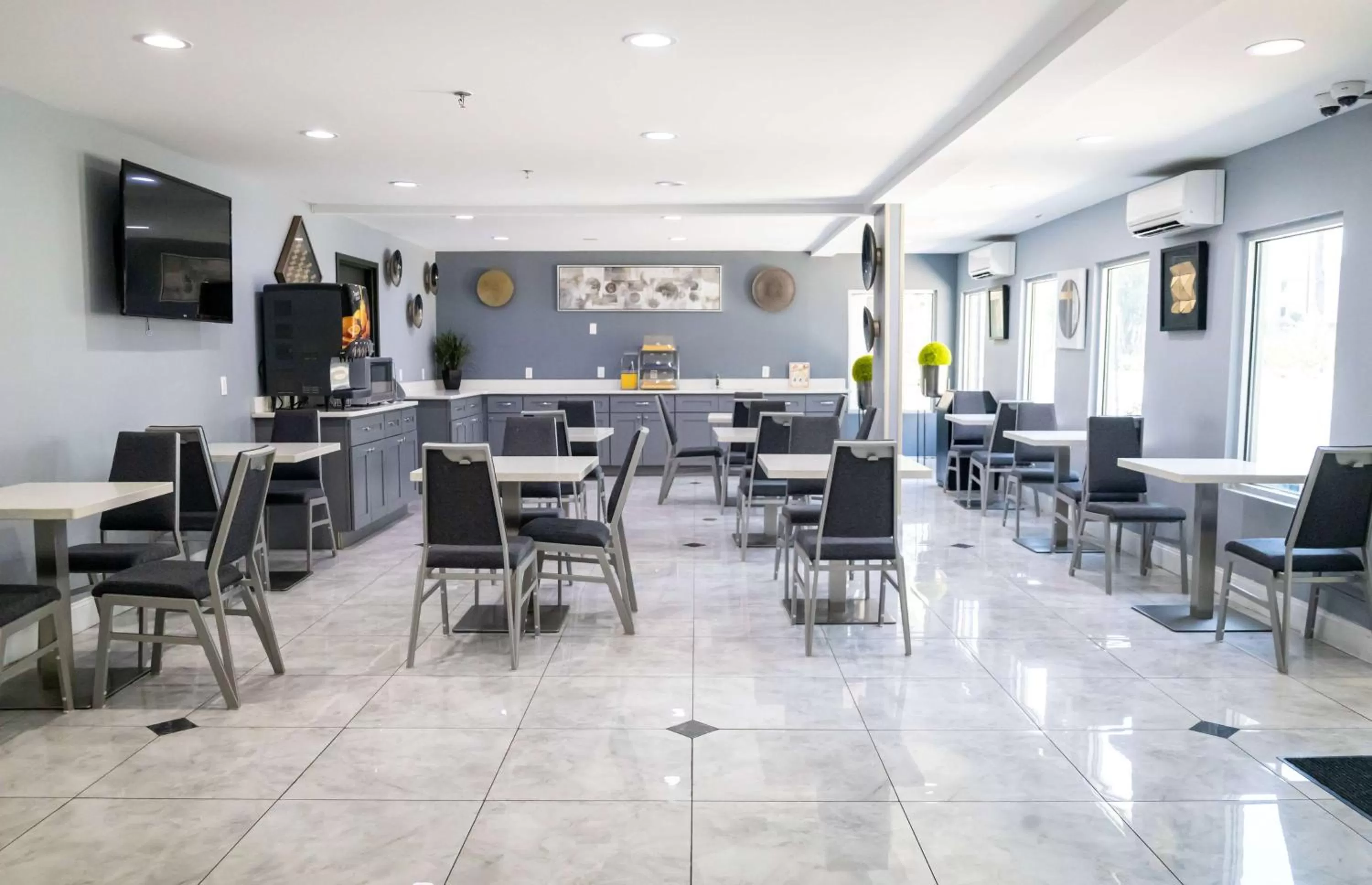 Restaurant/places to eat in Days Inn by Wyndham College Park Atlanta Airport South