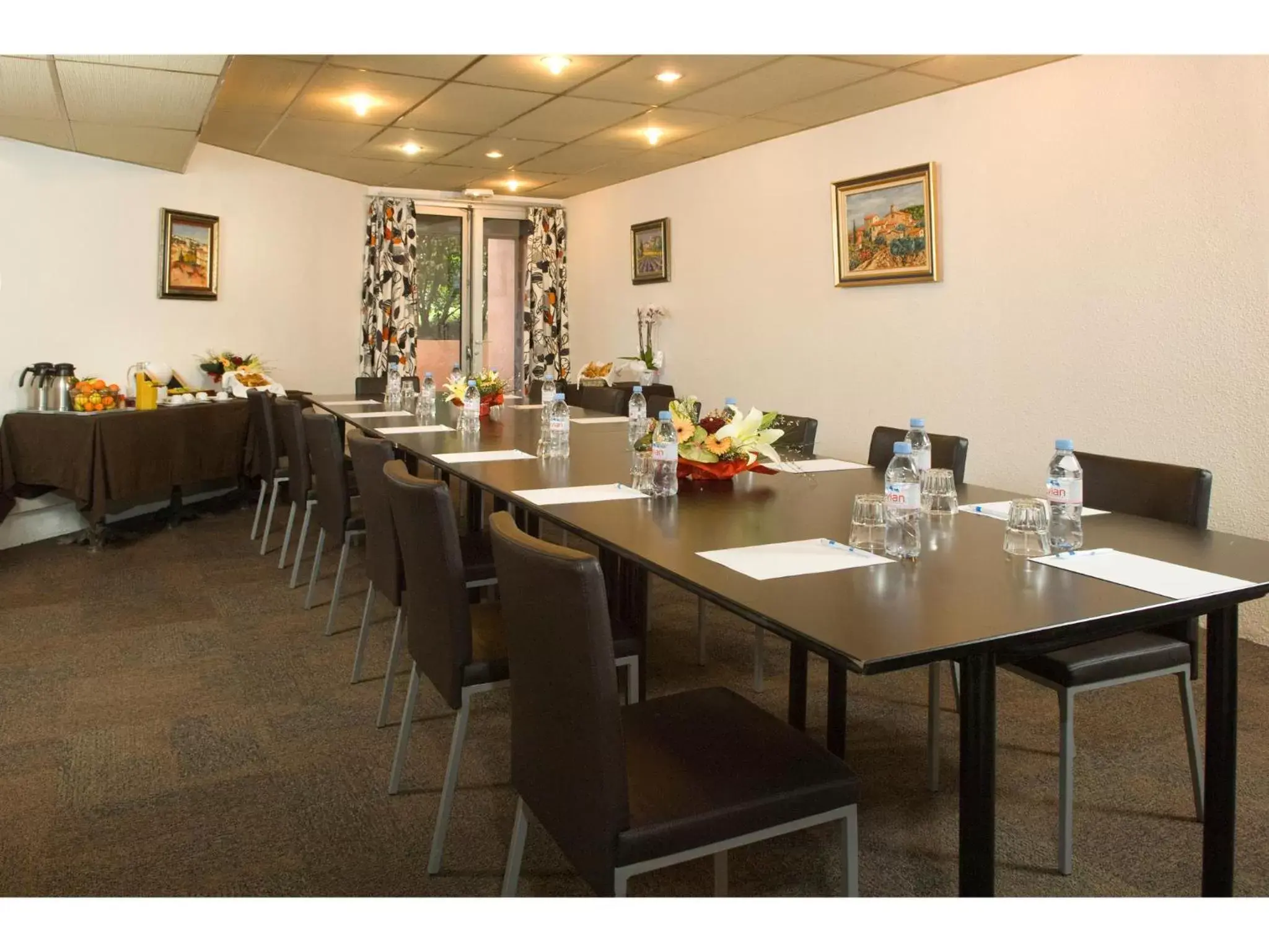 Business facilities, Restaurant/Places to Eat in Hôtel Du Baou