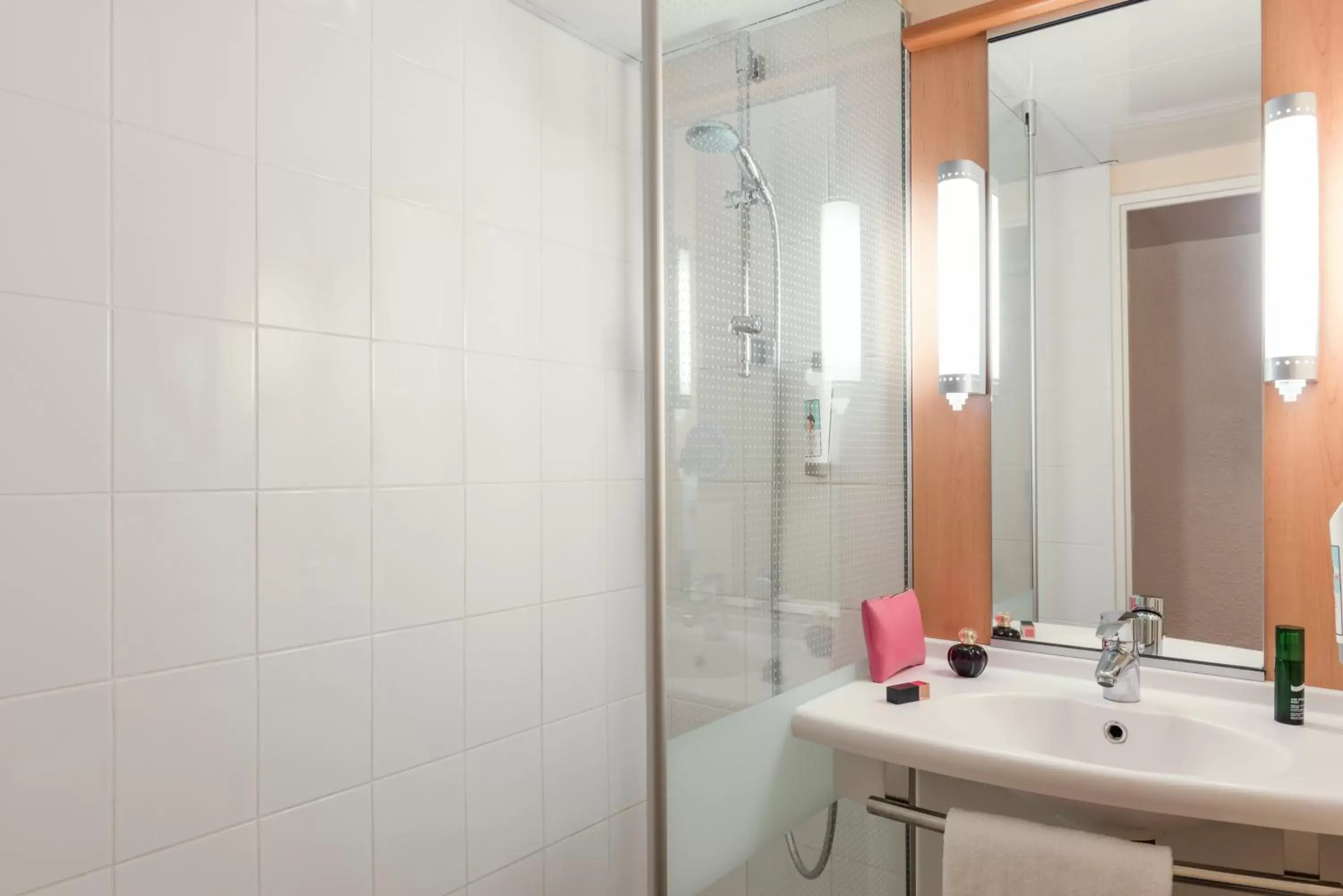 Shower, Bathroom in ibis Marseille Provence Aéroport