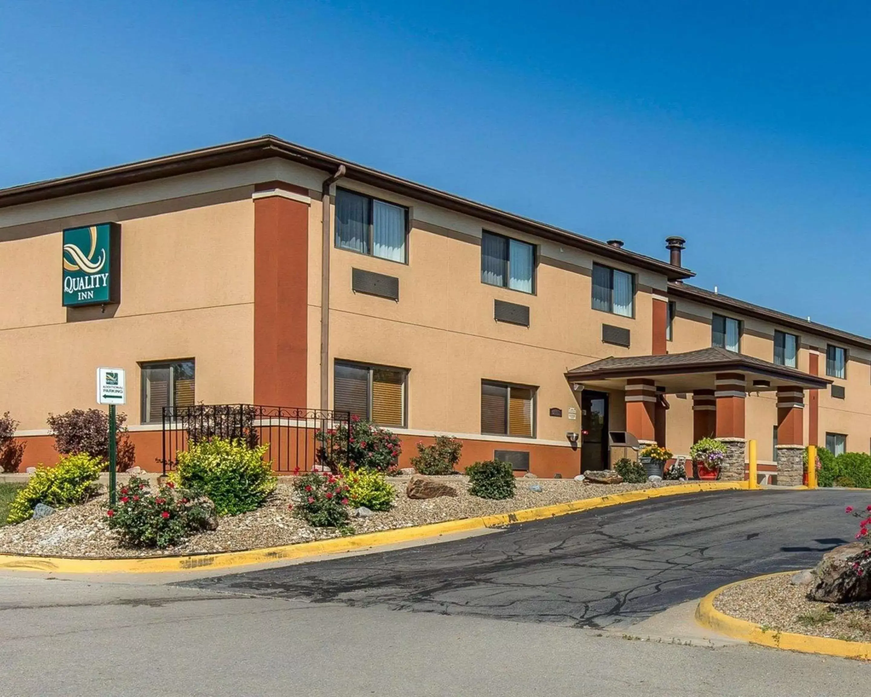 Property Building in Quality Inn at Collins Road - Cedar Rapids