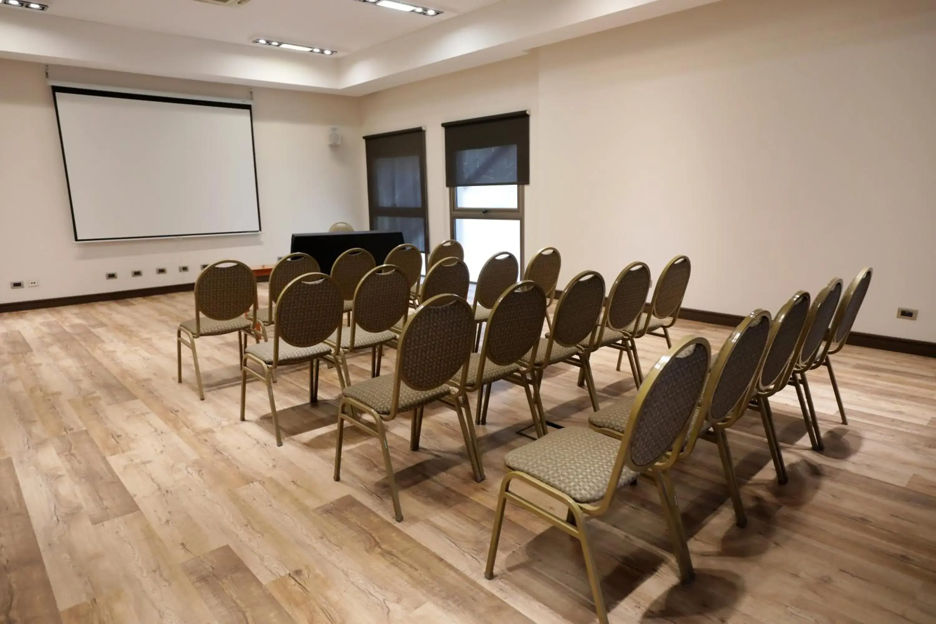 Meeting/conference room in Mod Hotels Mendoza