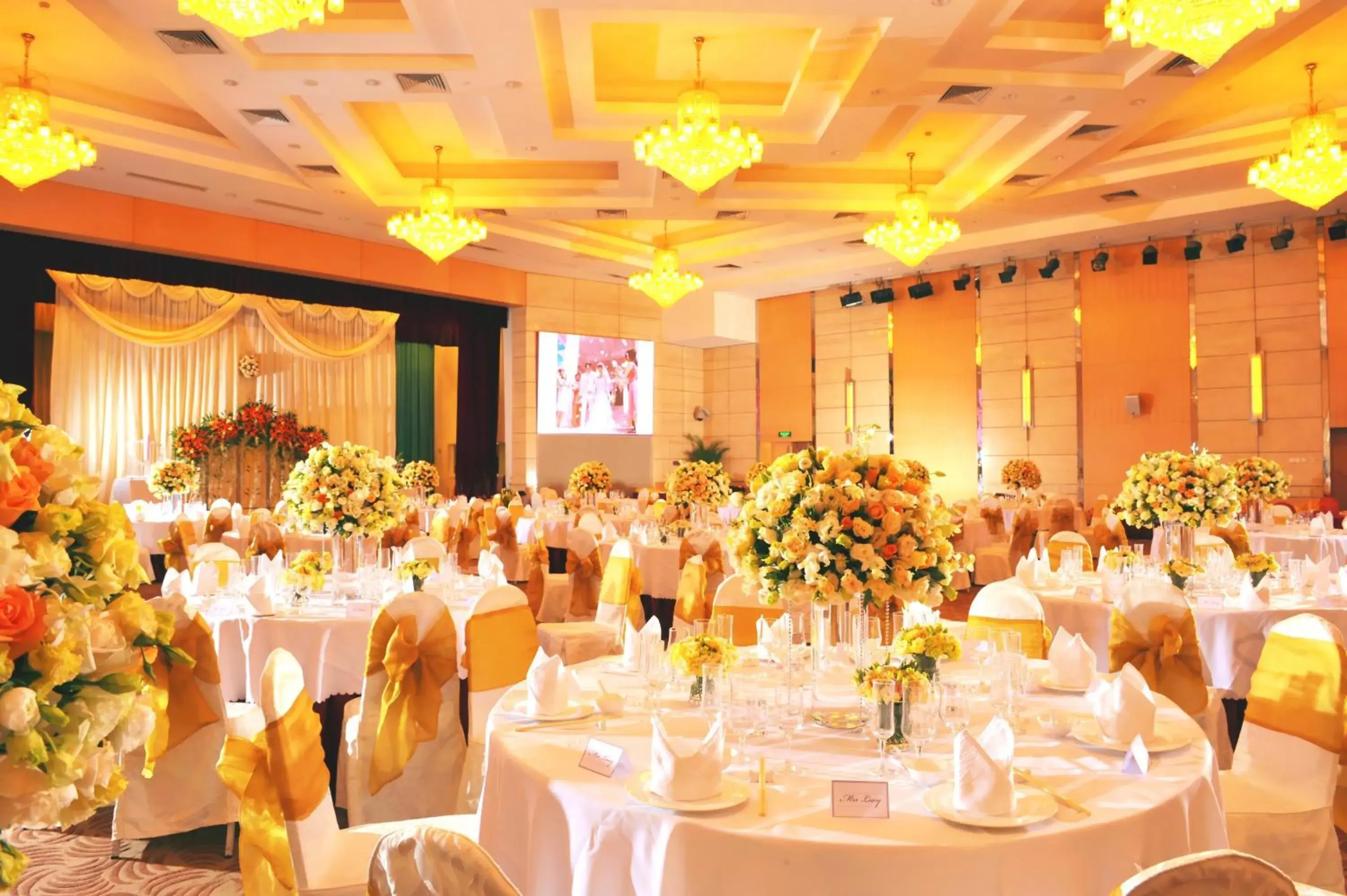 Restaurant/places to eat, Banquet Facilities in Poly Plaza Hotel