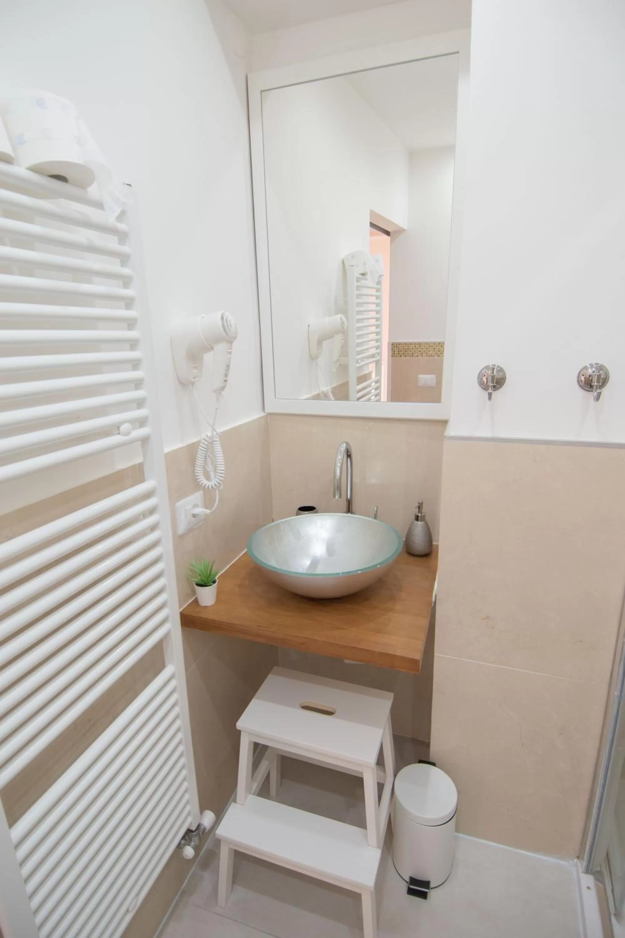 Bathroom in Klemi, rooms in old town