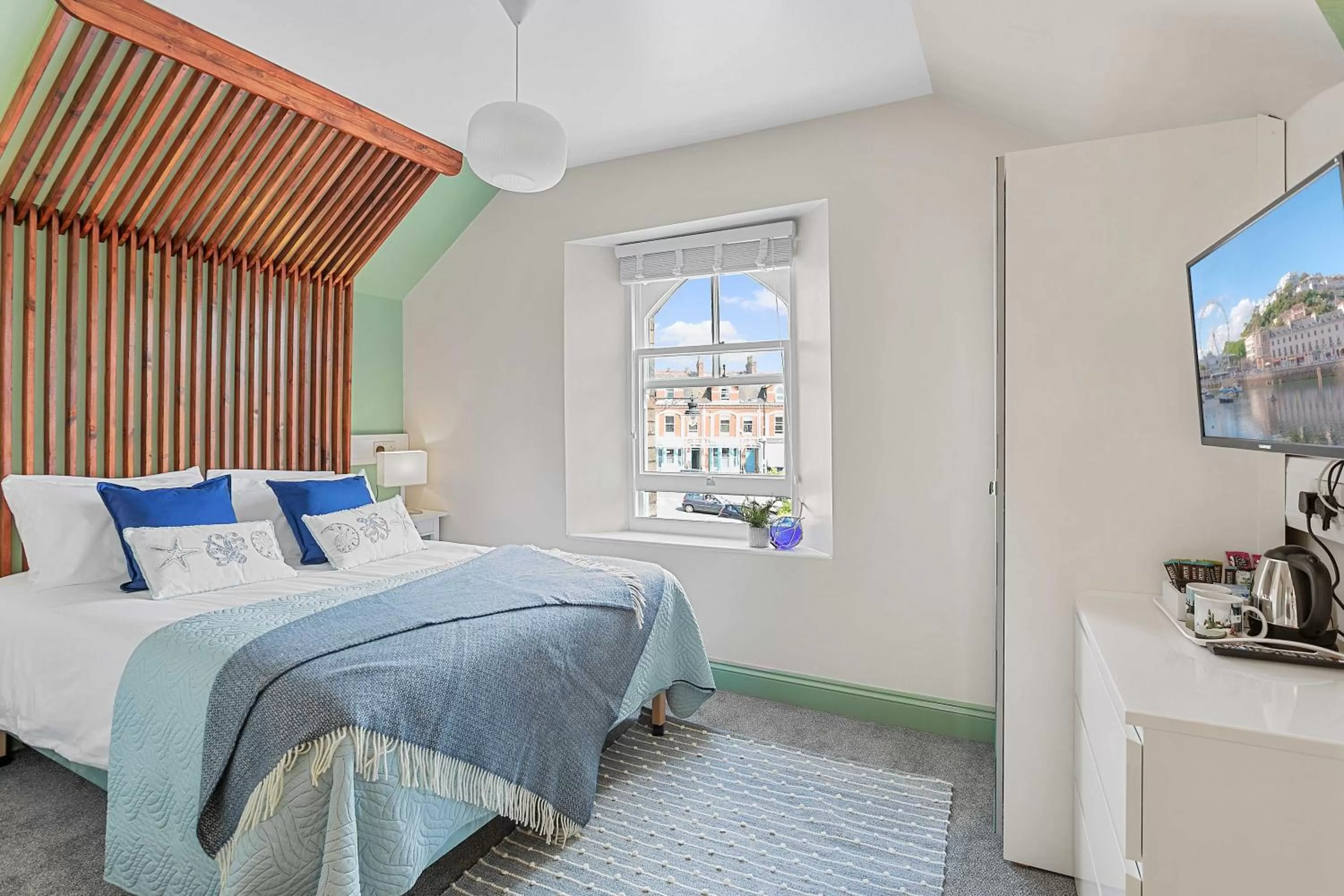 Bed in Park View R & R - Adult Only - Self-Catering - Free Parking - EV Point