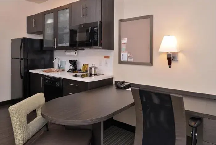 Kitchen/Kitchenette in Candlewood Suites - Austin Airport, an IHG Hotel