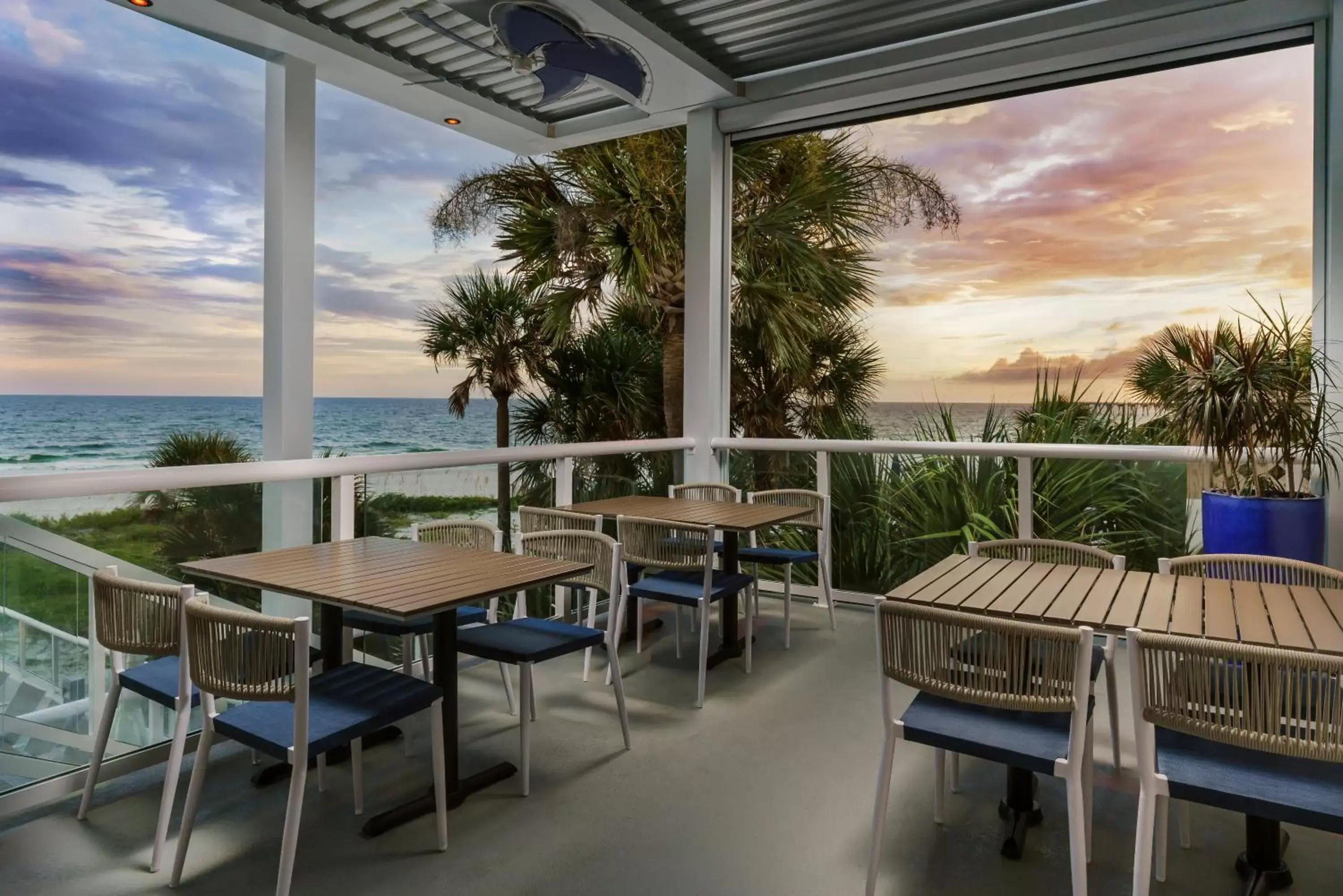 Dining area in Hyatt Place Panama City Beach - Beachfront