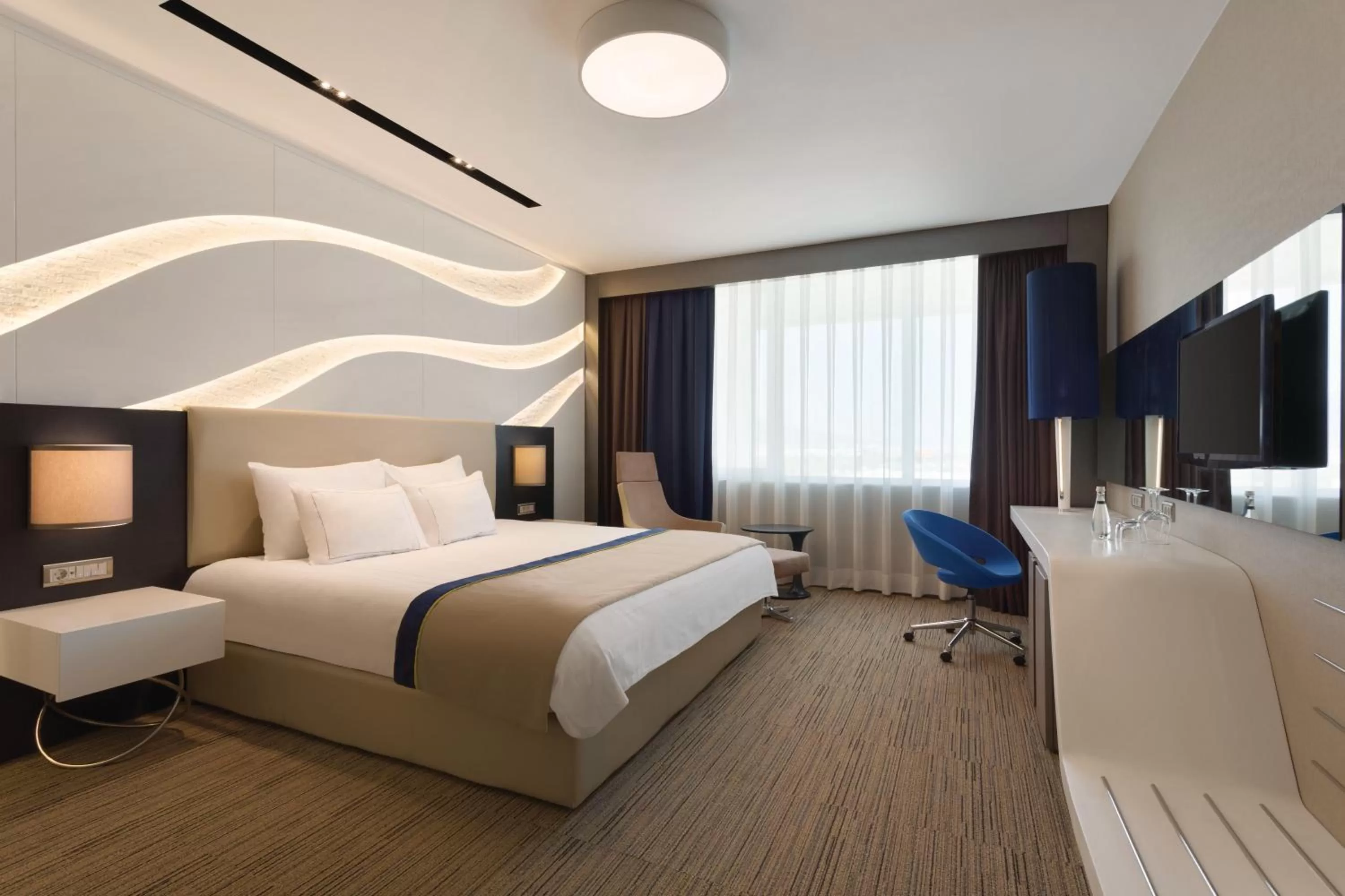 Photo of the whole room, Bed in Ramada Hotel & Suites by Wyndham Izmir Kemalpasa