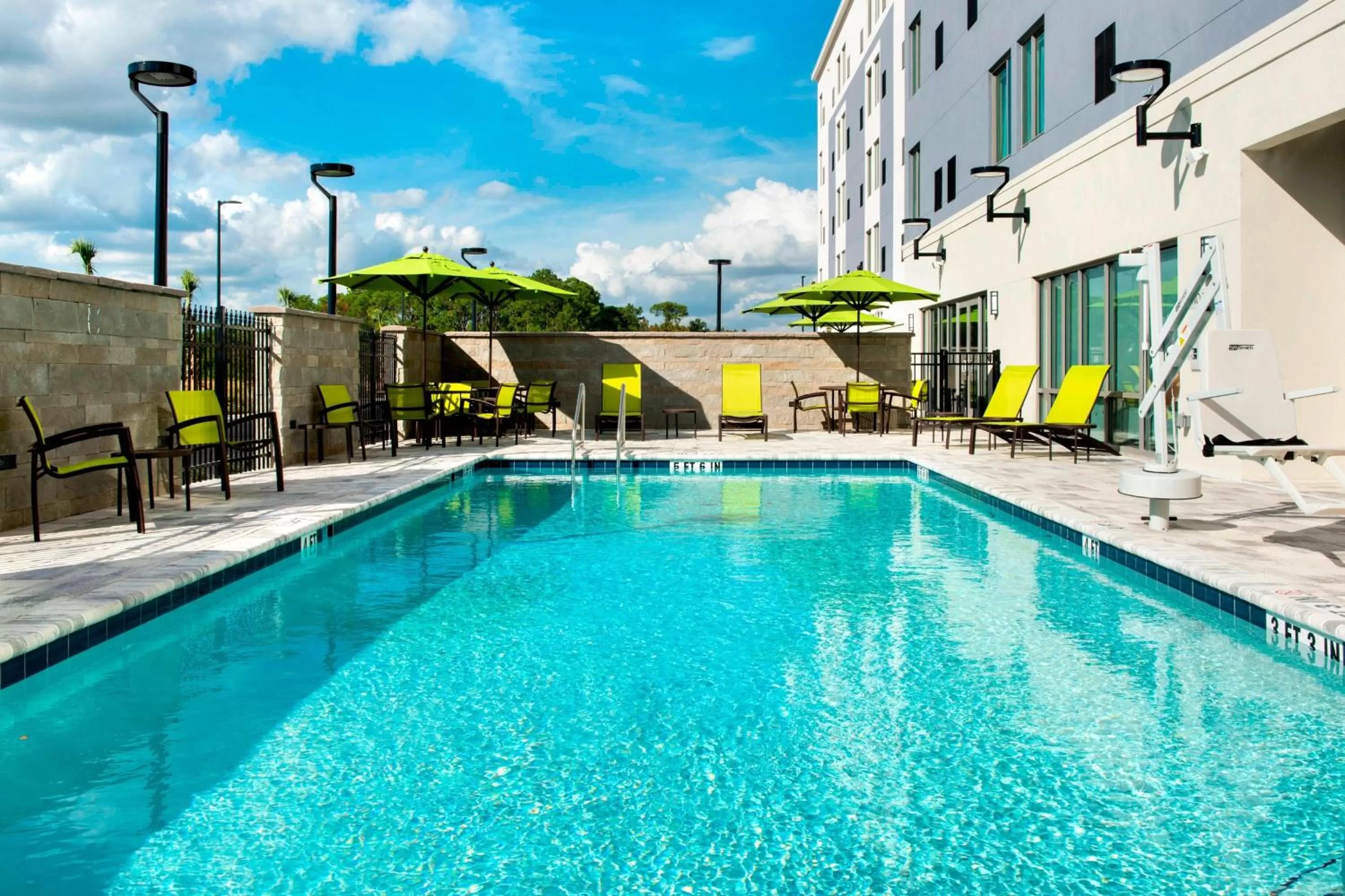 Swimming pool in SpringHill Suites by Marriott Tampa Suncoast Parkway