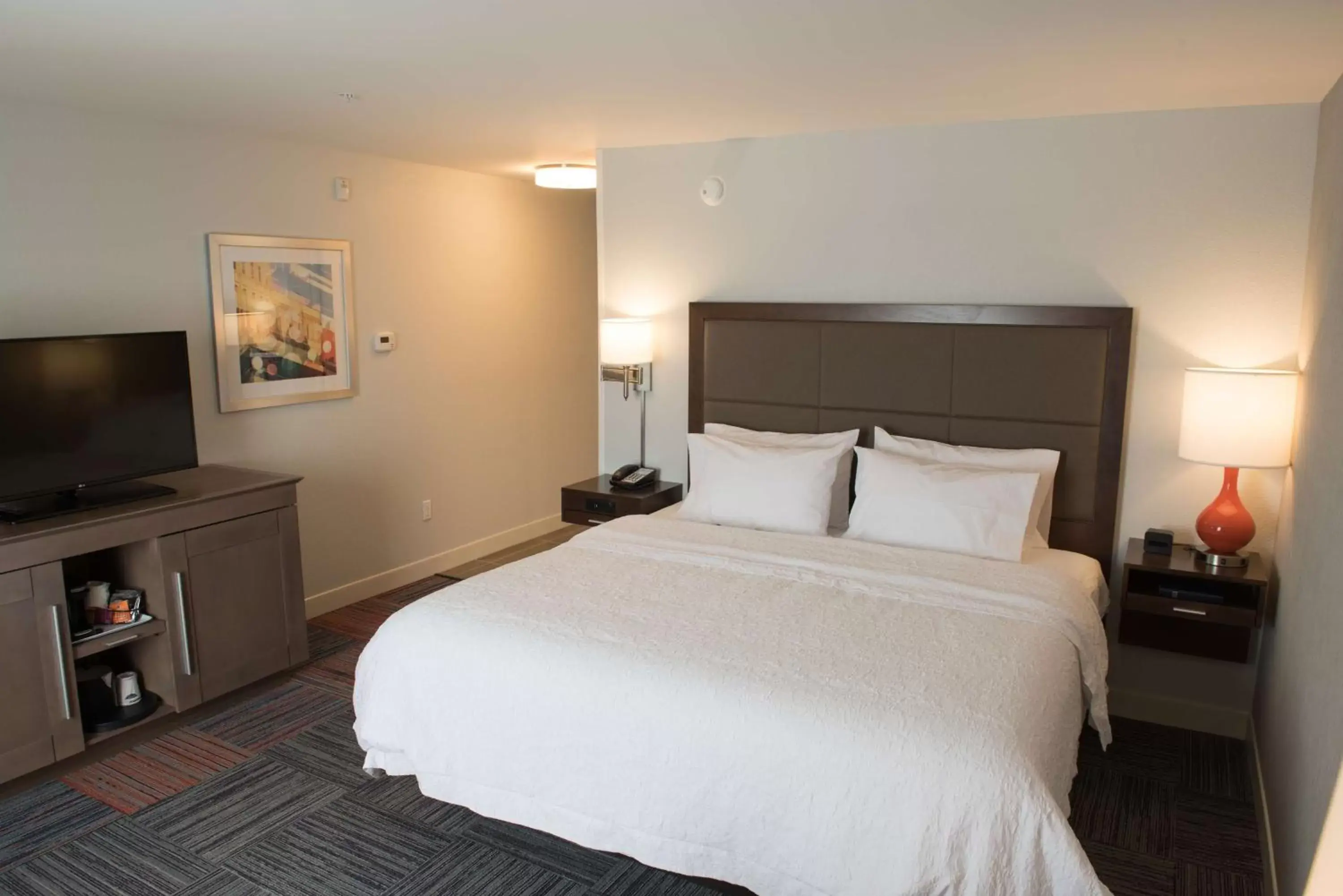 Bedroom, Bed in Hampton Inn & Suites Bay City