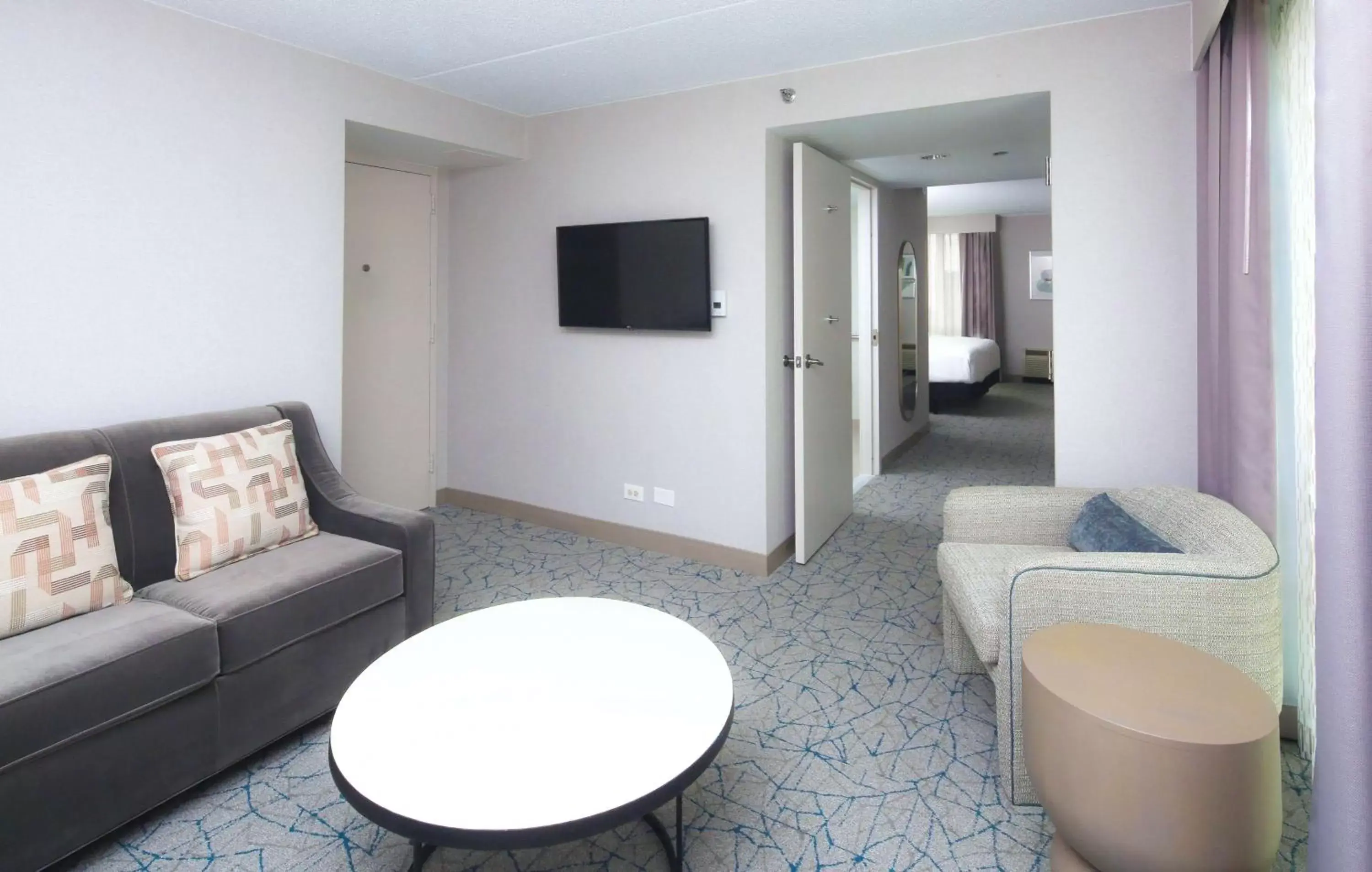 Living room, Seating Area in DoubleTree by Hilton Hotel and Conference Center Chicago North Shore