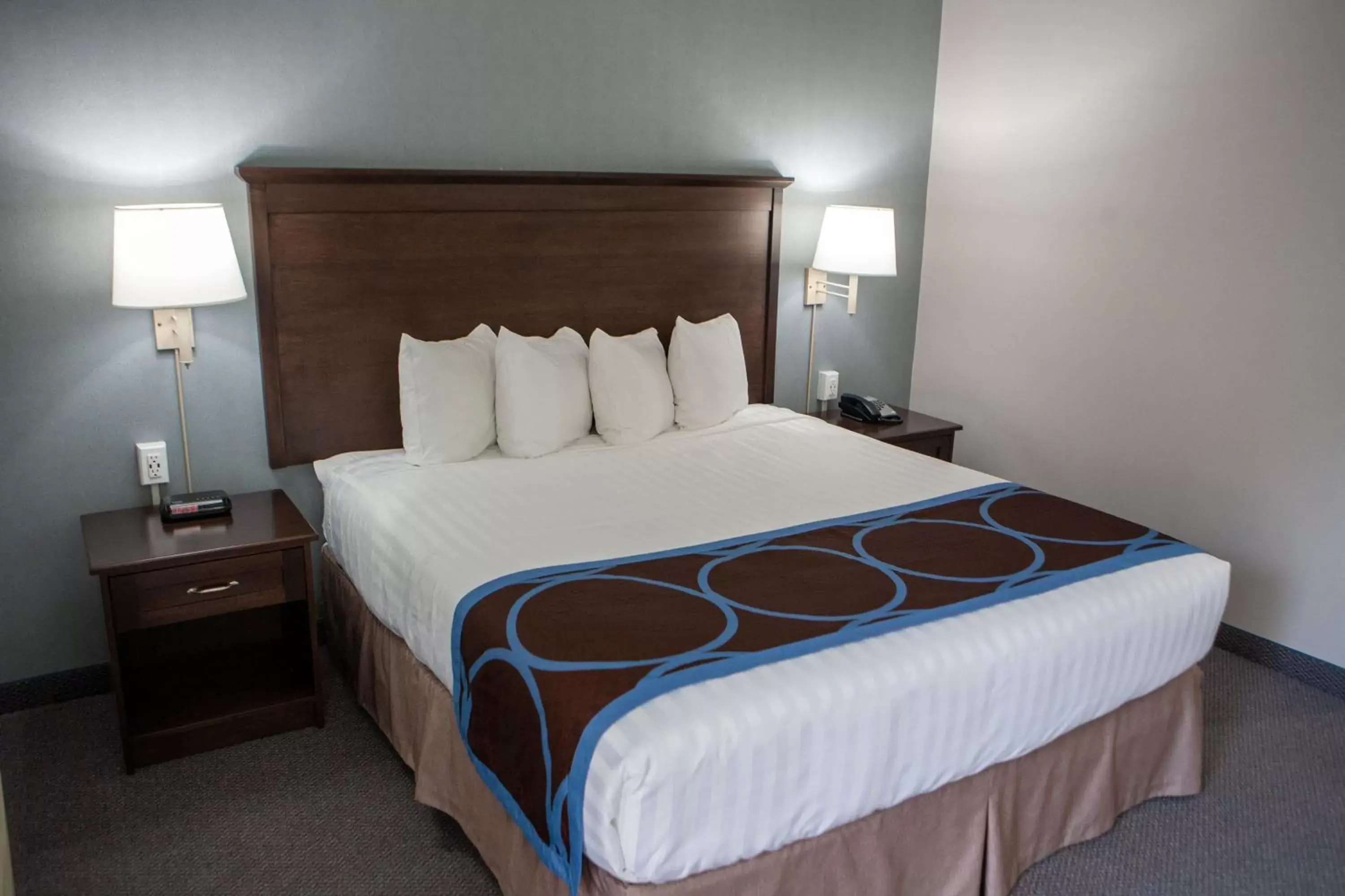 King Business Room with Street View - Non-Smoking in Super 8 by Wyndham Port Elgin