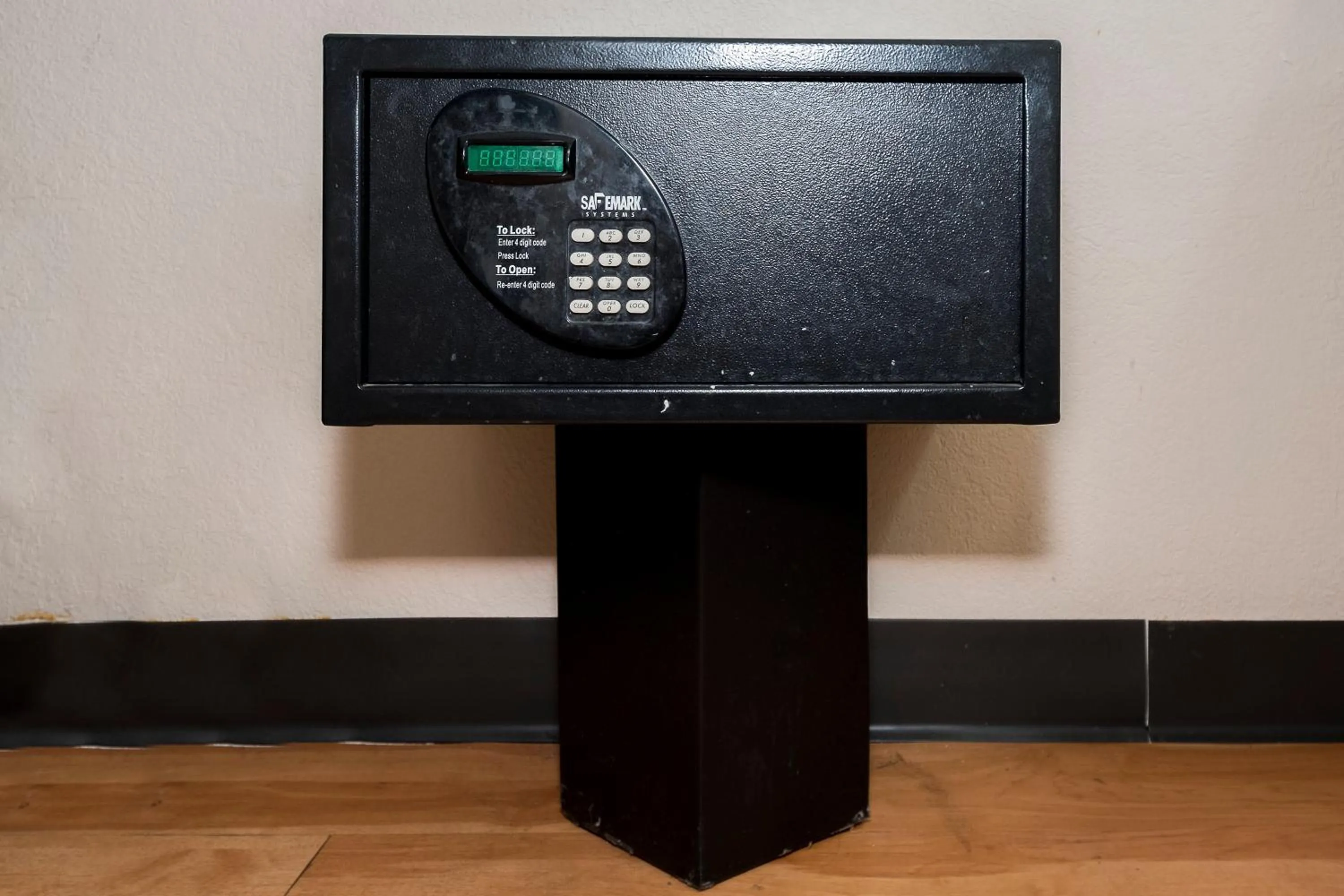 Photo of the whole room in Red Roof Inn Columbus East- Reynoldsburg