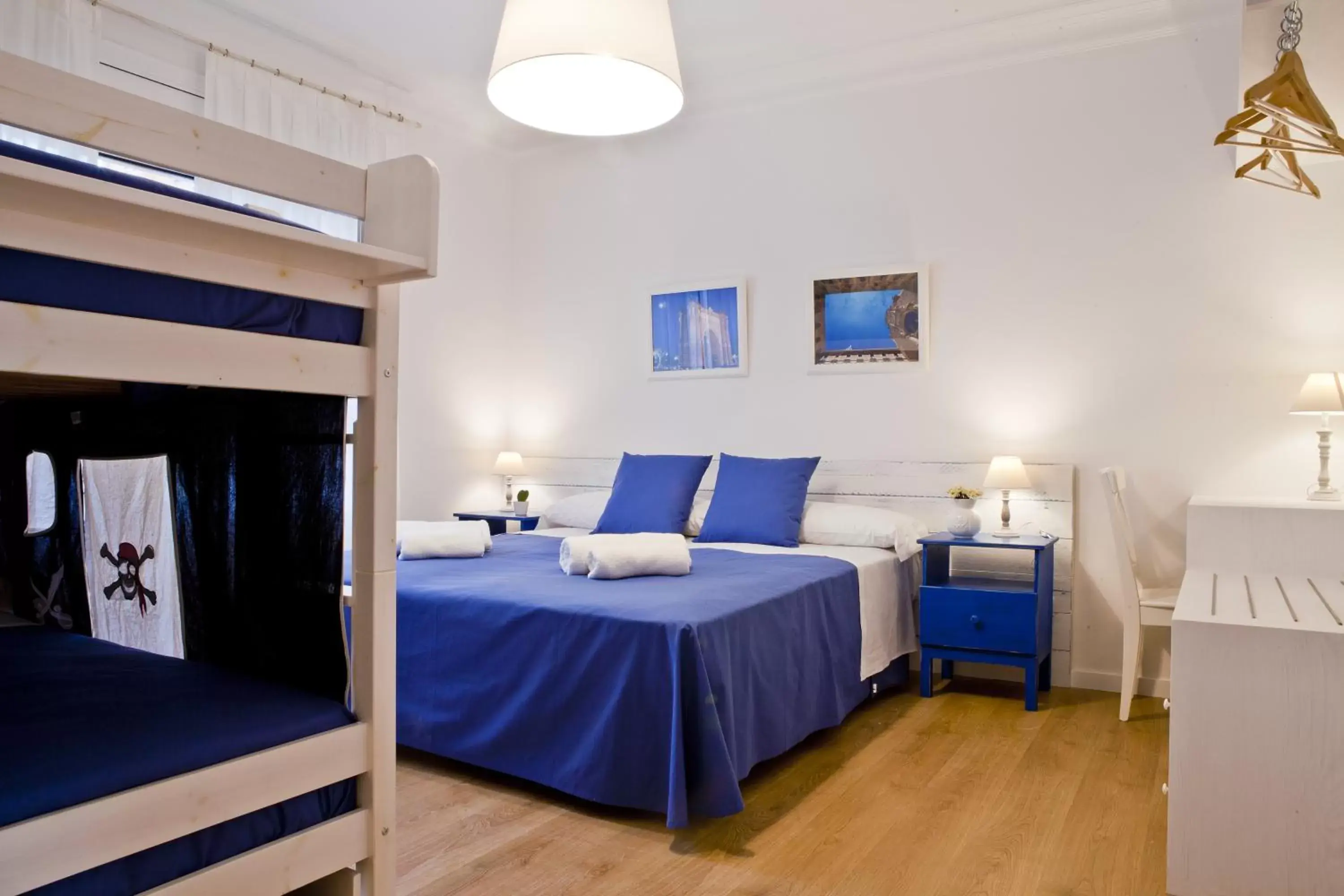 Photo of the whole room, Bed in Blue Barcelona