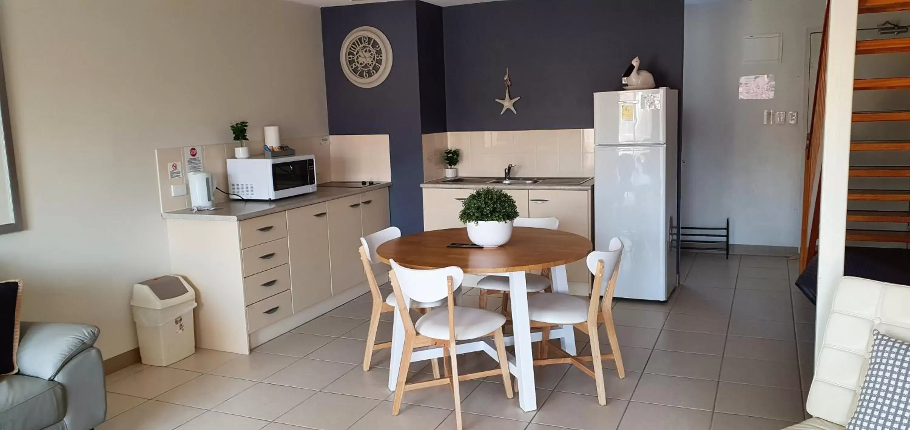 Kitchen or kitchenette, Dining Area in Nelson Bay Breeze