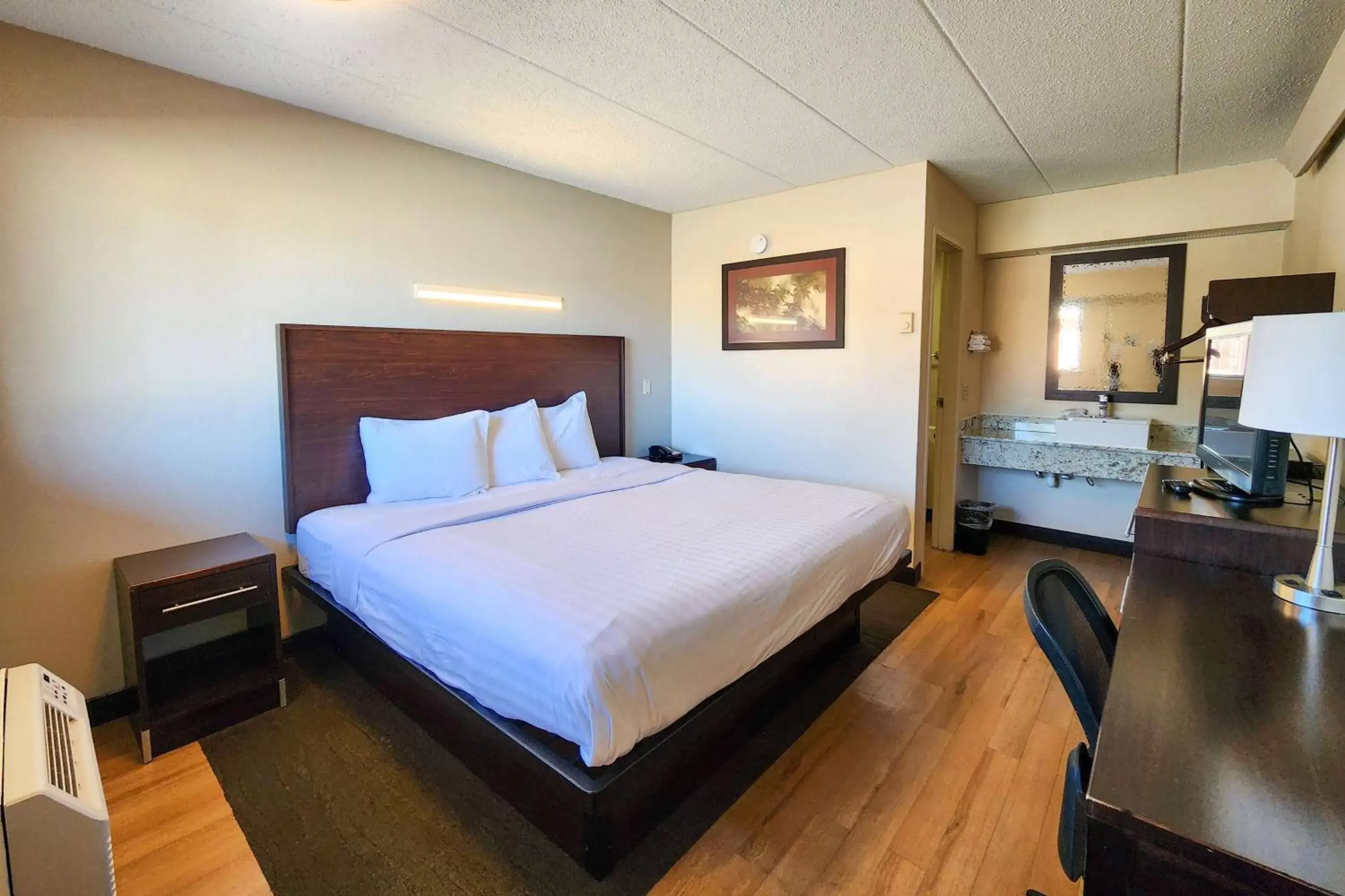 Photo of the whole room, Bed in Travelodge by Wyndham Peoria